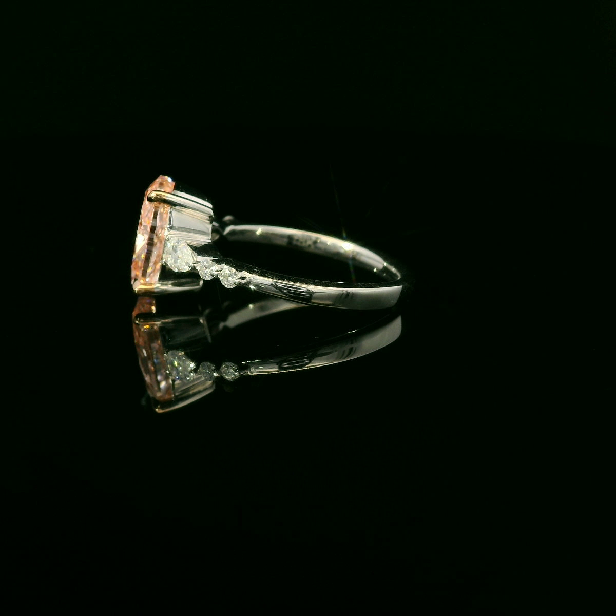 IGI 2.22ct OVAL FANCY VIVID PINK