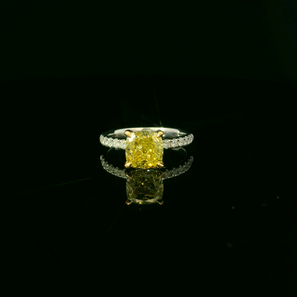 GIA 2.02ct CUSHION FANCY DEEP YELLOW VS1 18KW+YELLOW PRONG