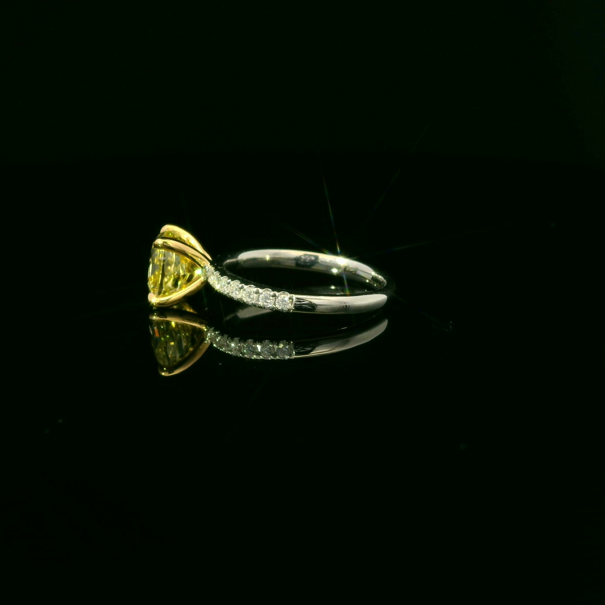 GIA 2.02ct CUSHION FANCY DEEP YELLOW VS1 18KW+YELLOW PRONG