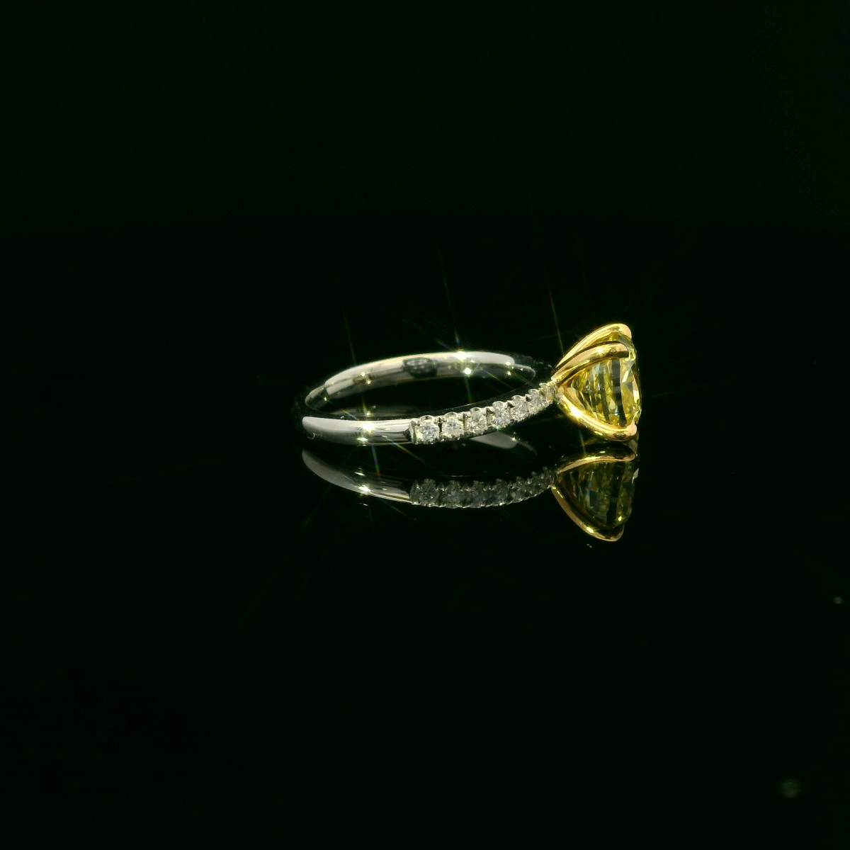 GIA 2.02ct CUSHION FANCY DEEP YELLOW VS1 18KW+YELLOW PRONG