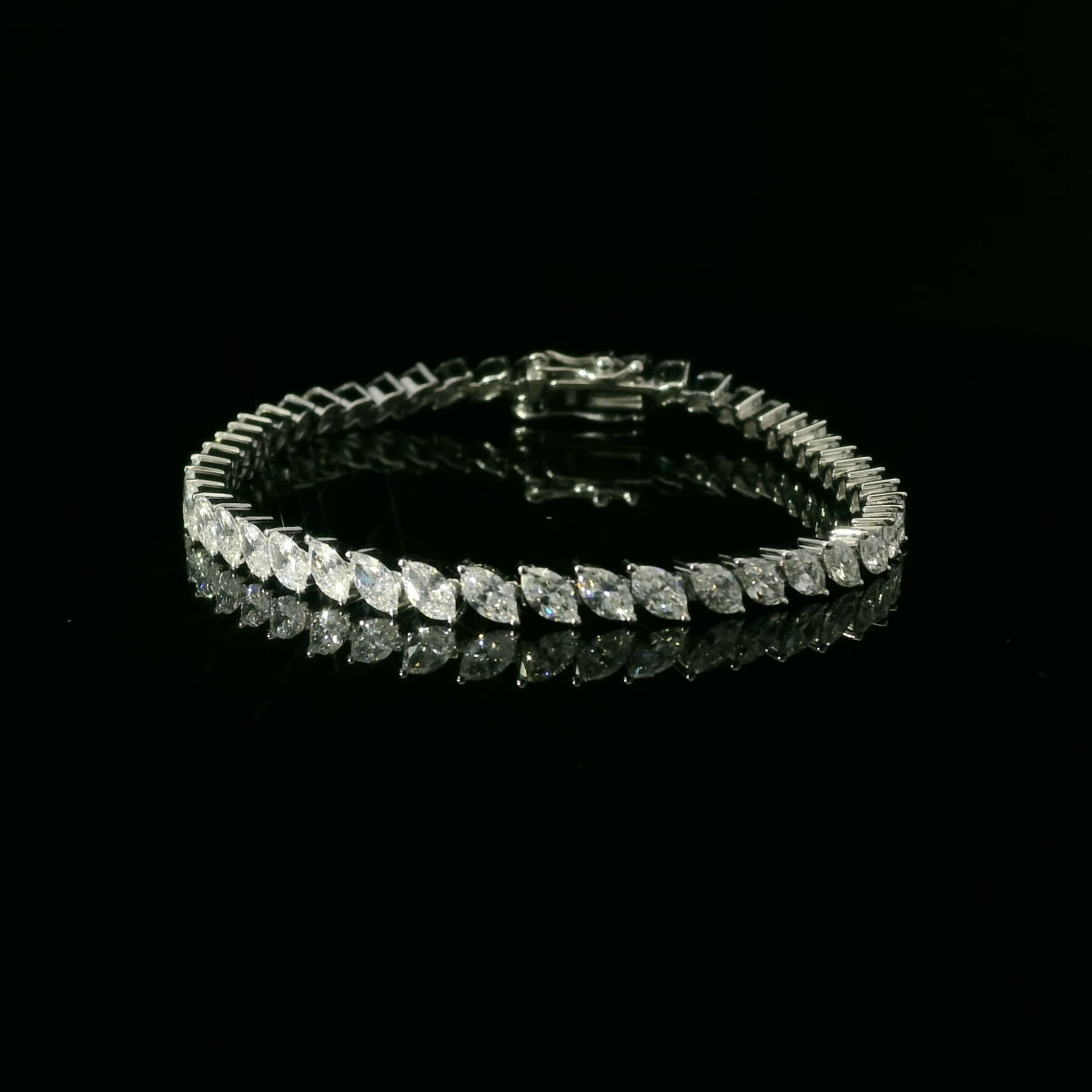 Marquise 0.10ct Each - 20,900$ HKD