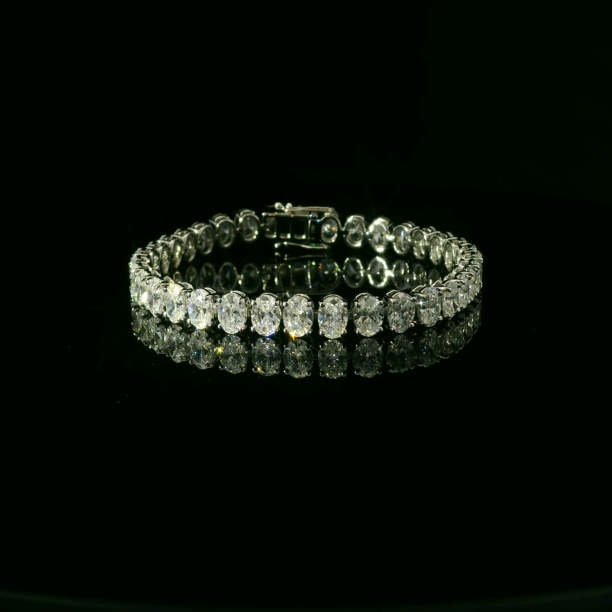 Oval 0.30ct Each - 25,500$ HKD