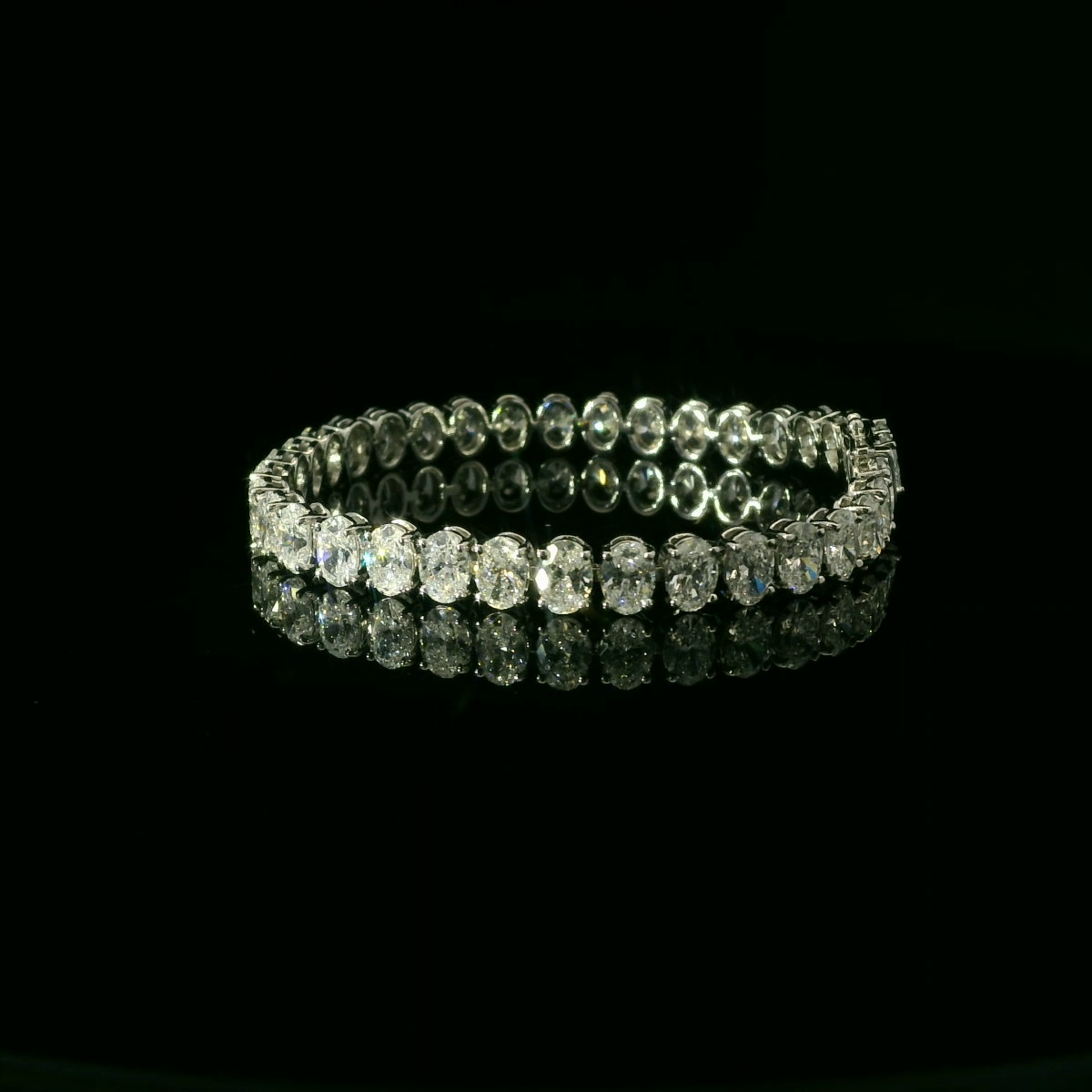 Oval 0.30ct Each - 25,500$ HKD