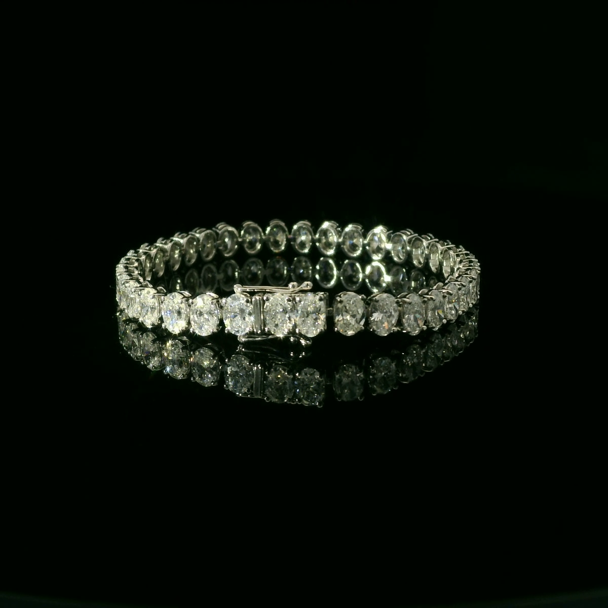Oval 0.30ct Each - 25,500$ HKD