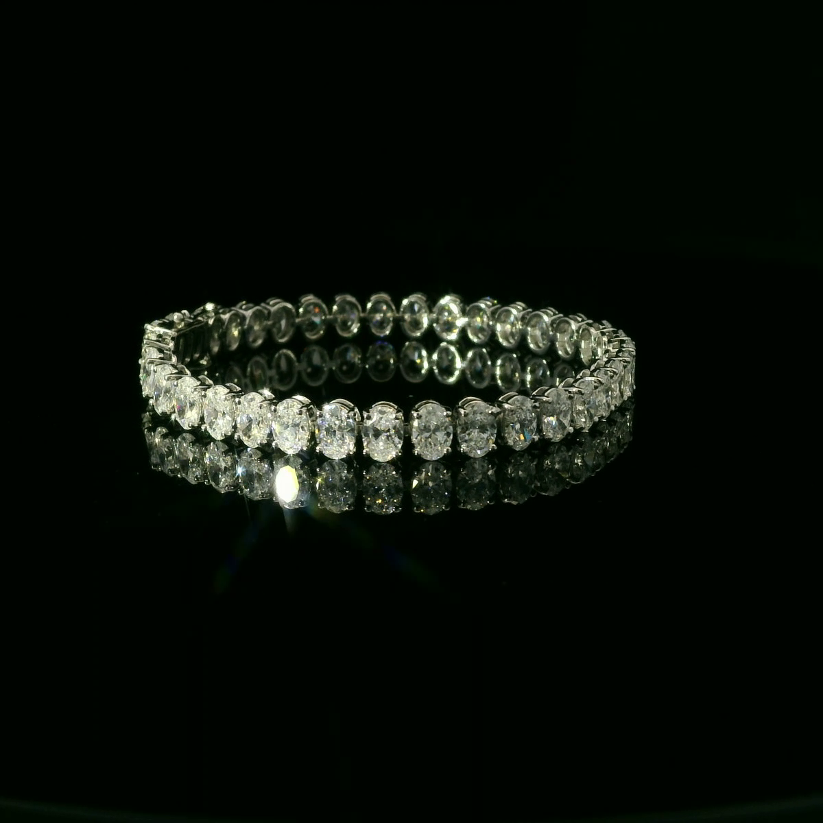 Oval 0.30ct Each - 25,500$ HKD