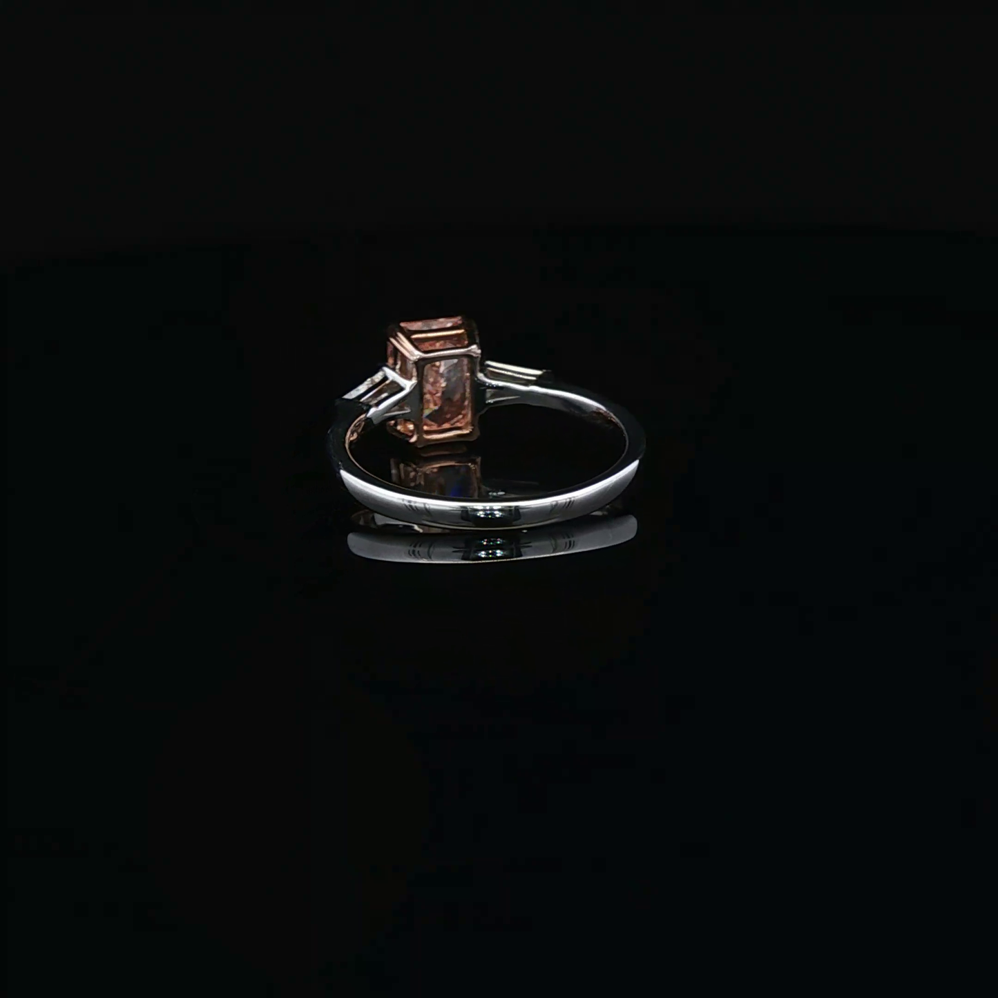 IGI Radiant 1.52ct Fancy Vivid Pink VS1 - 9,700$ HKD