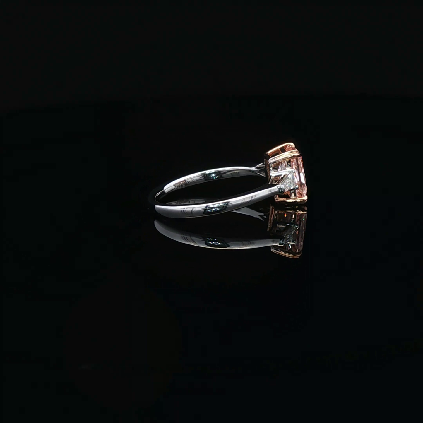 IGI Radiant 1.52ct Fancy Vivid Pink VS1 - 9,700$ HKD
