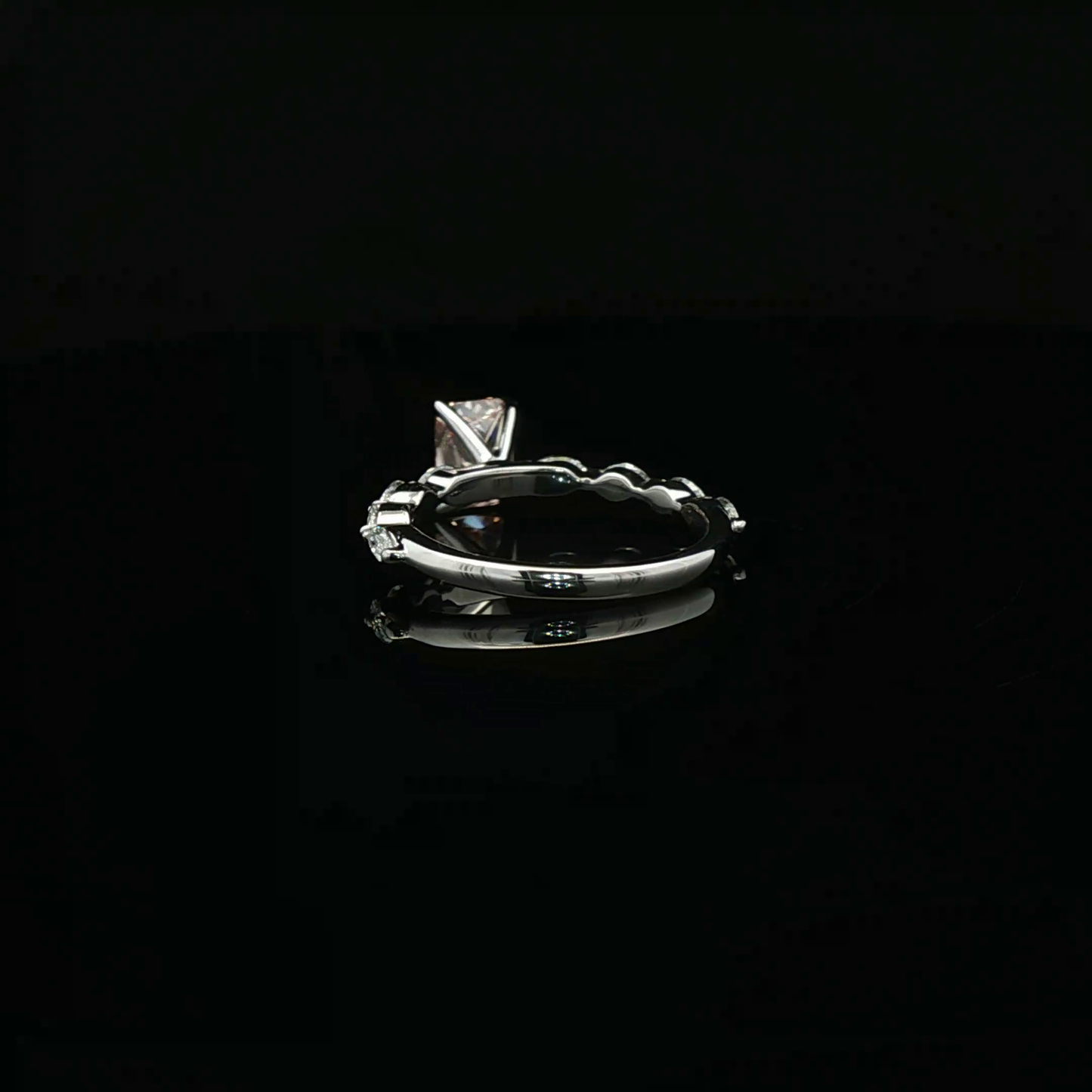 IGI Radiant 1.26ct Fancy vivid Pink VS1 - 9,900$ HKD