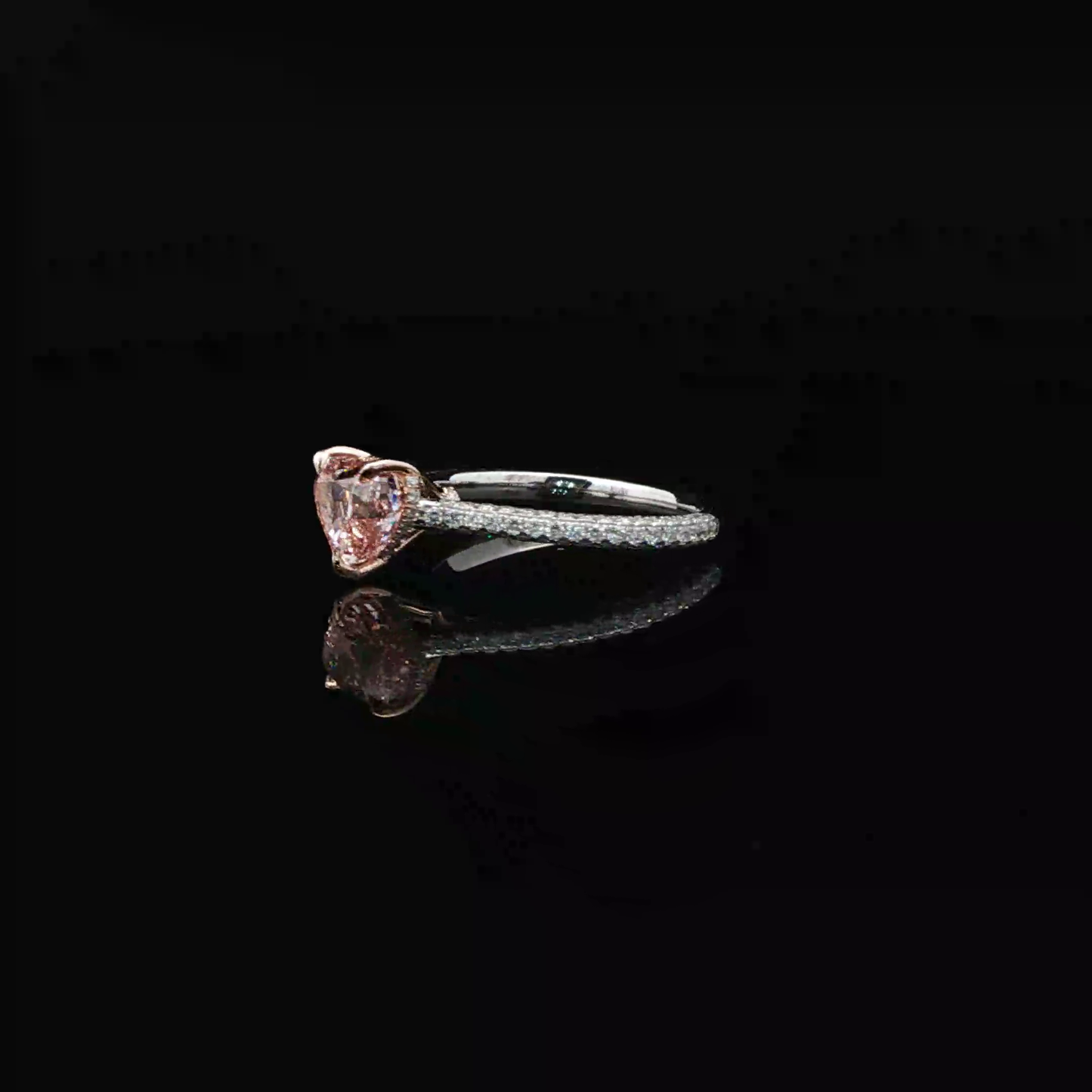 IGI Heart 1.61ct Fancy Vivid Pink VS2 - 11,900$ HKD