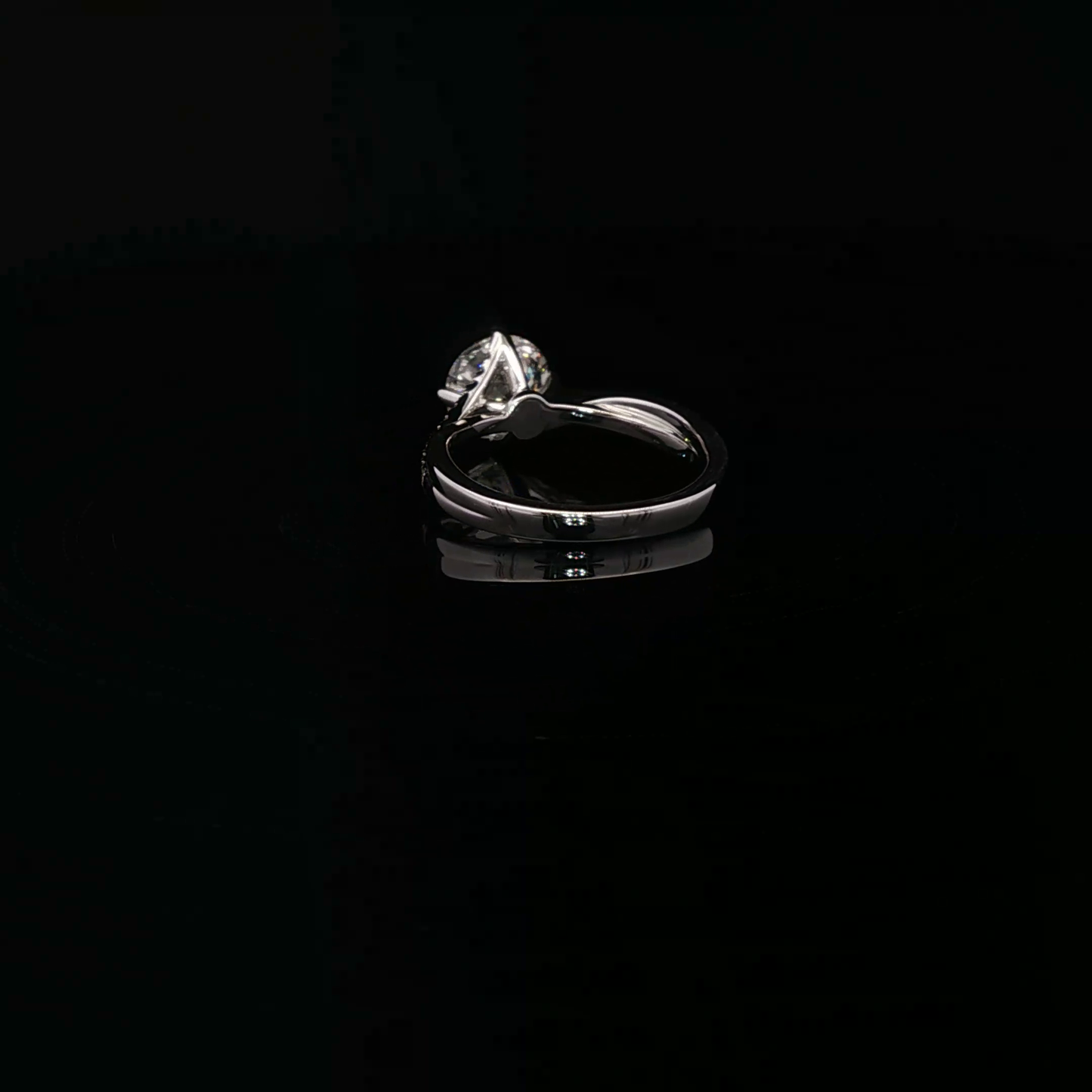 Round Brilliant Diamond White Gold Engagement Ring