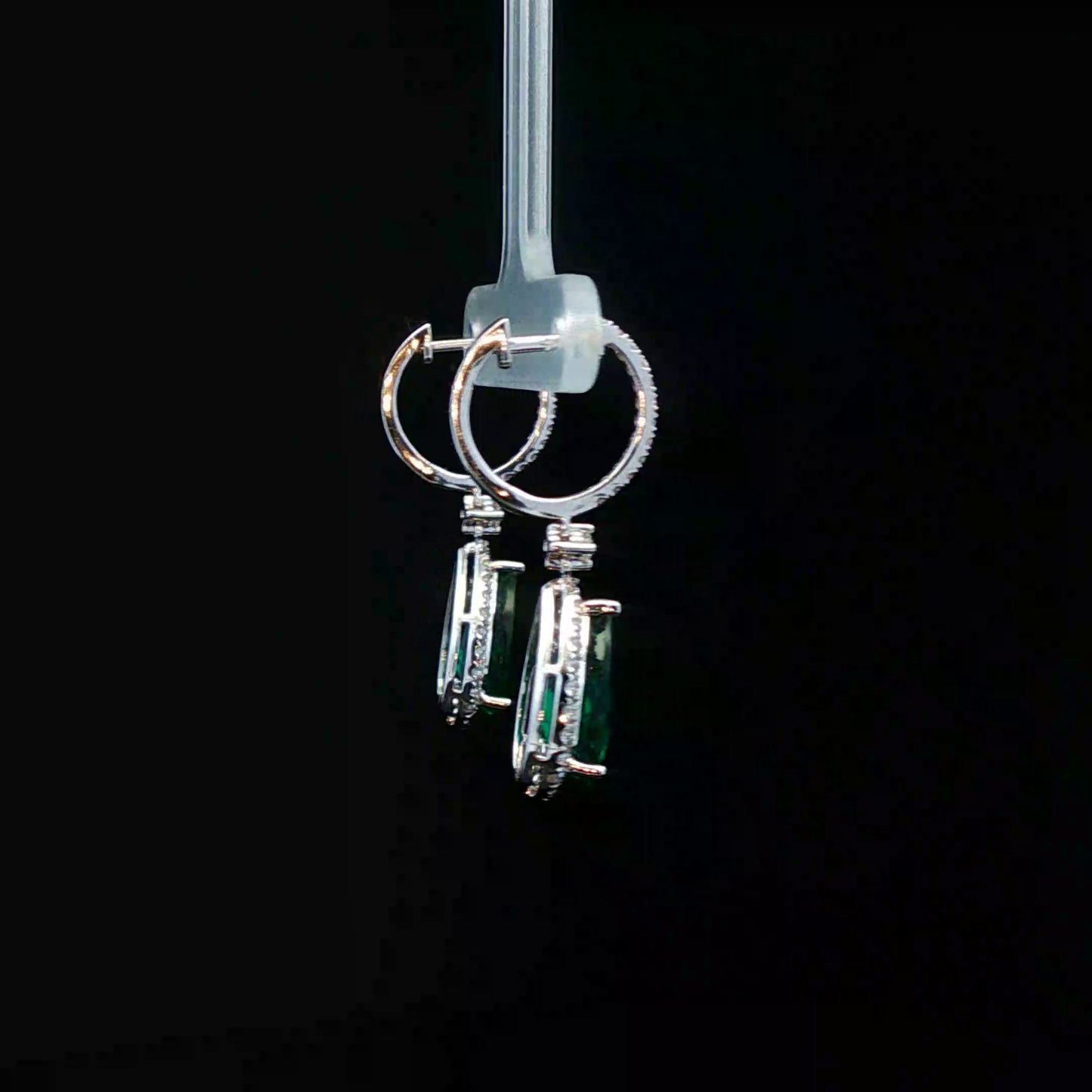 Vivid Bluish Green Emerald Earrings - 10,500$ HKD