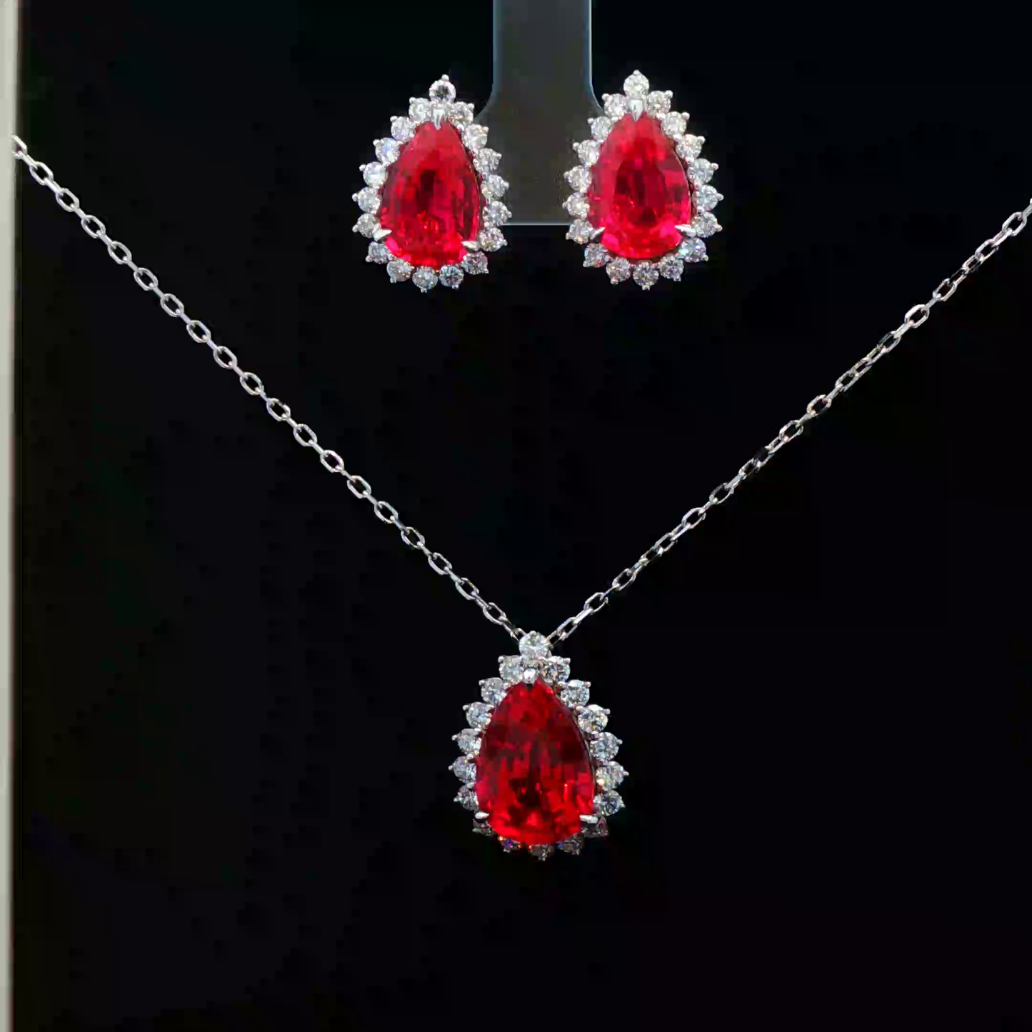 Lab Grown Pear Ruby Set - 18,400$ HKD