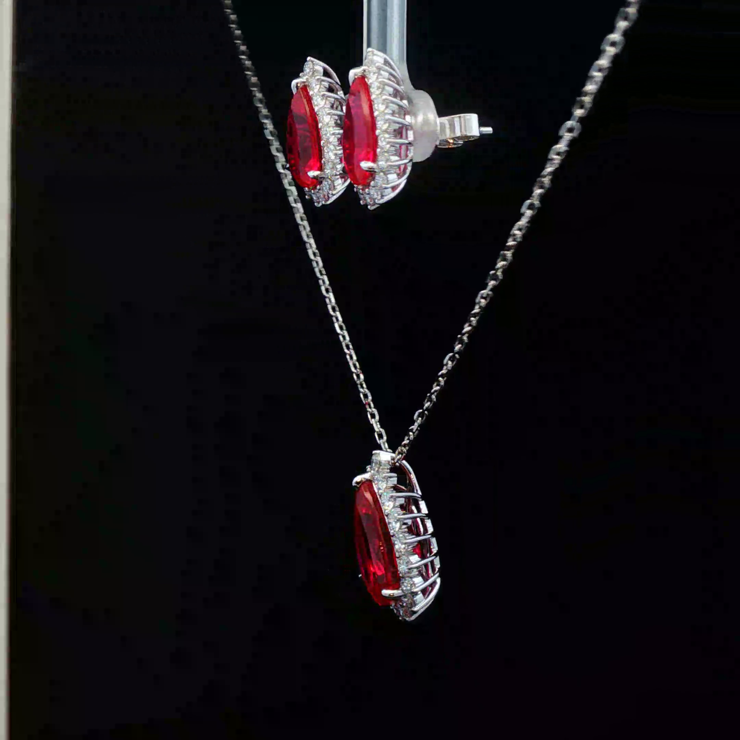 Lab Grown Pear Ruby Set - 18,400$ HKD