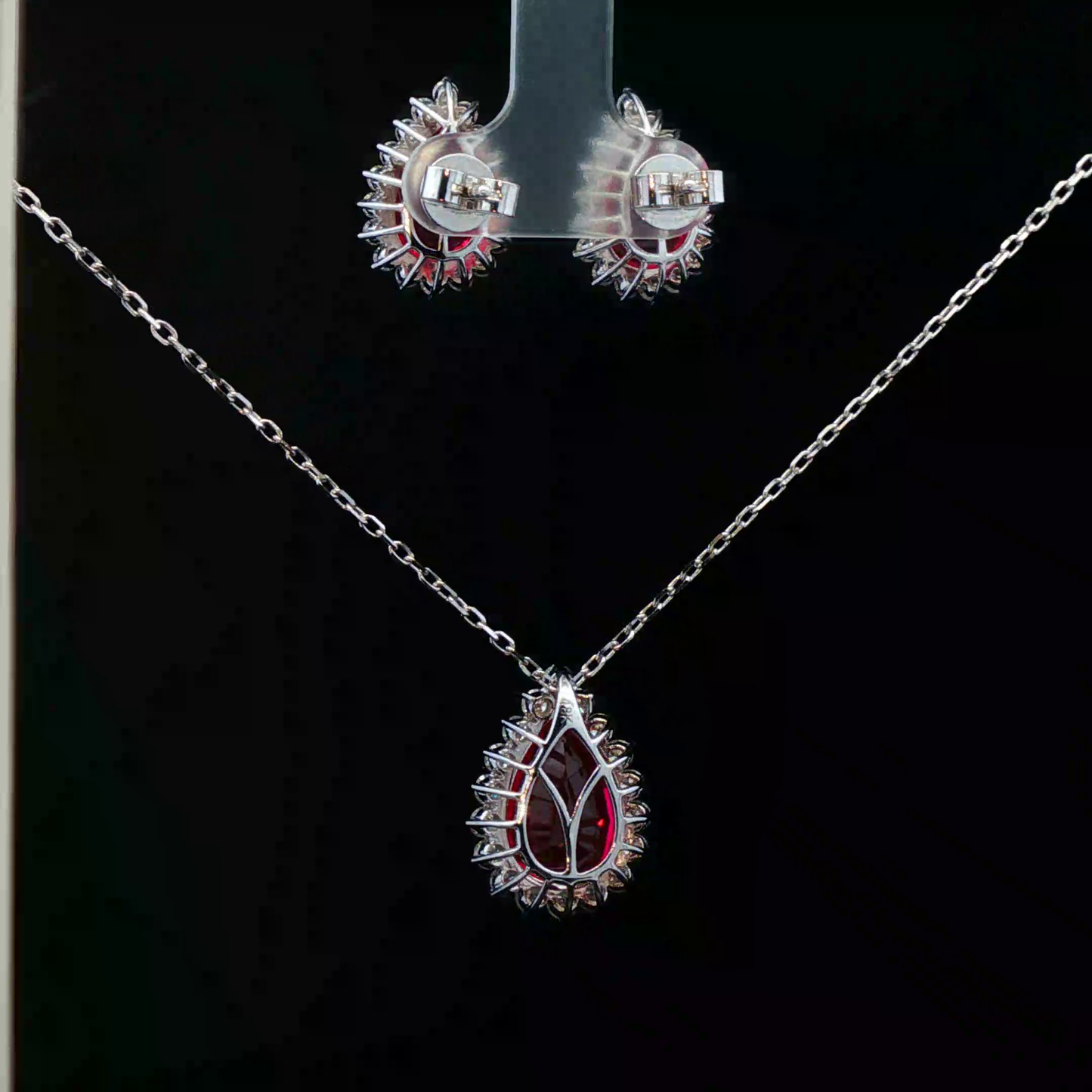 Lab Grown Pear Ruby Set - 18,400$ HKD