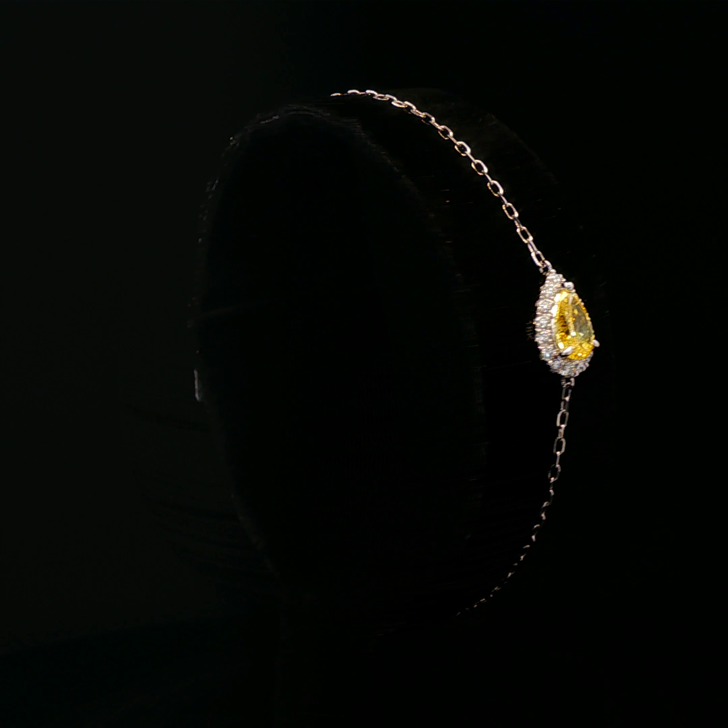 IGI Pear Fancy Intense Yellow VS1 0.56ct - 5900$ HKD