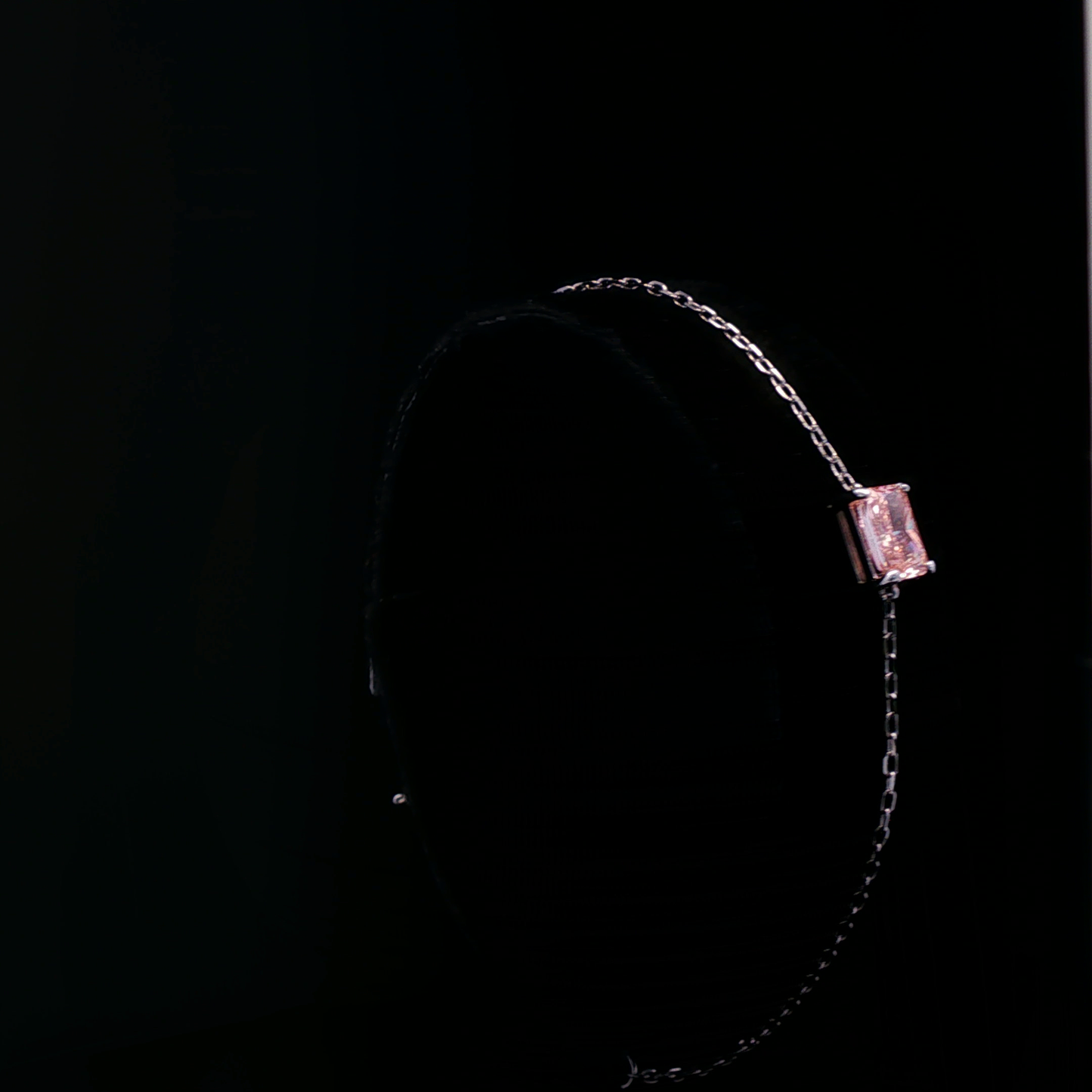 IGI Radiant Fancy Vivid Pink VS1 0.80ct - 6500$ HKD