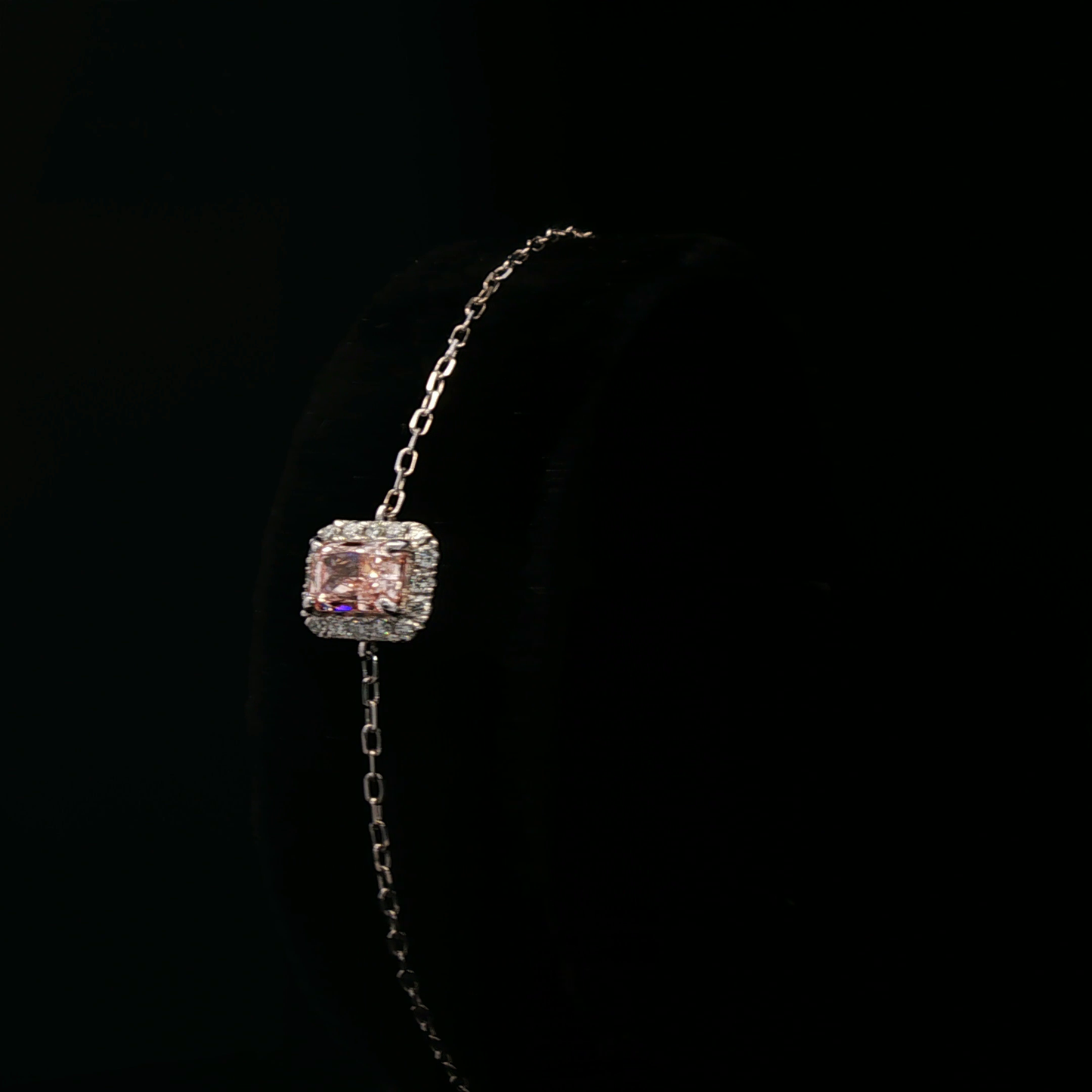 IGI Radiant Fancy Vivid Pink VS1 0.54ct - 6900$ HKD