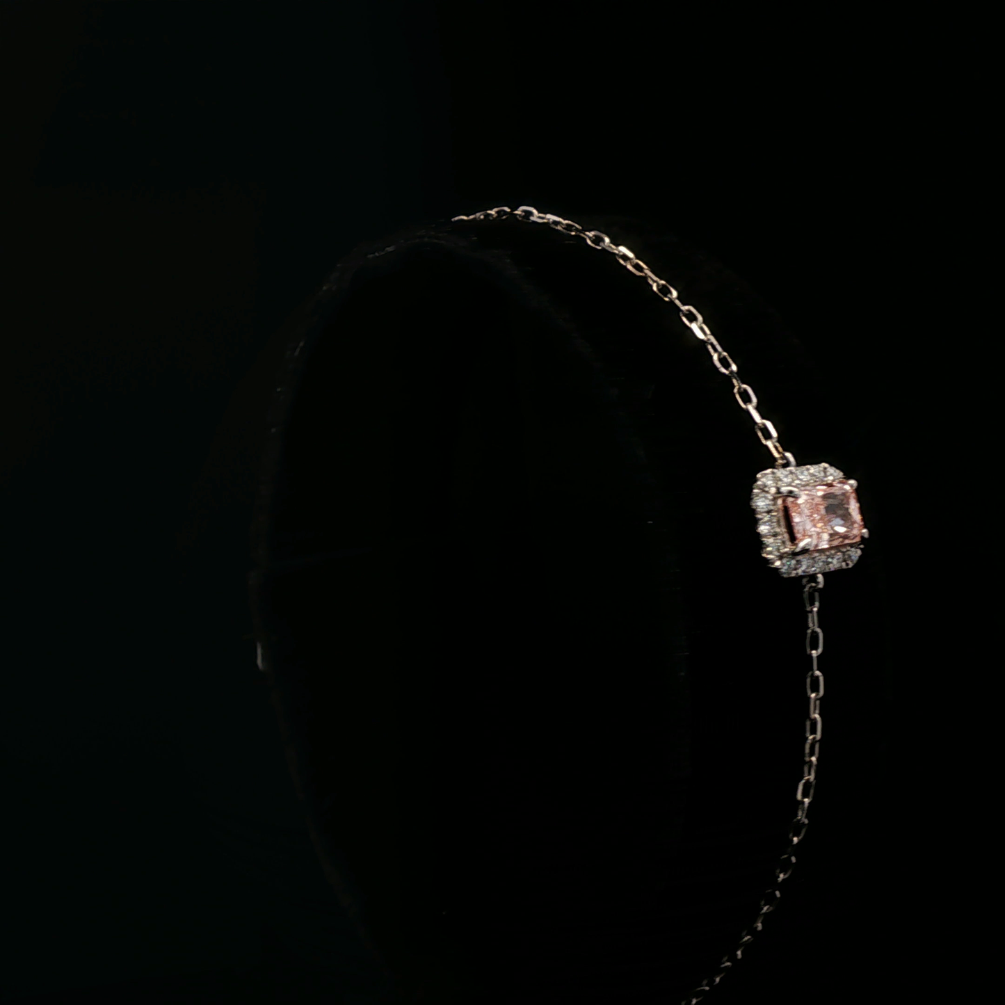 IGI Radiant Fancy Vivid Pink VS1 0.54ct - 6900$ HKD