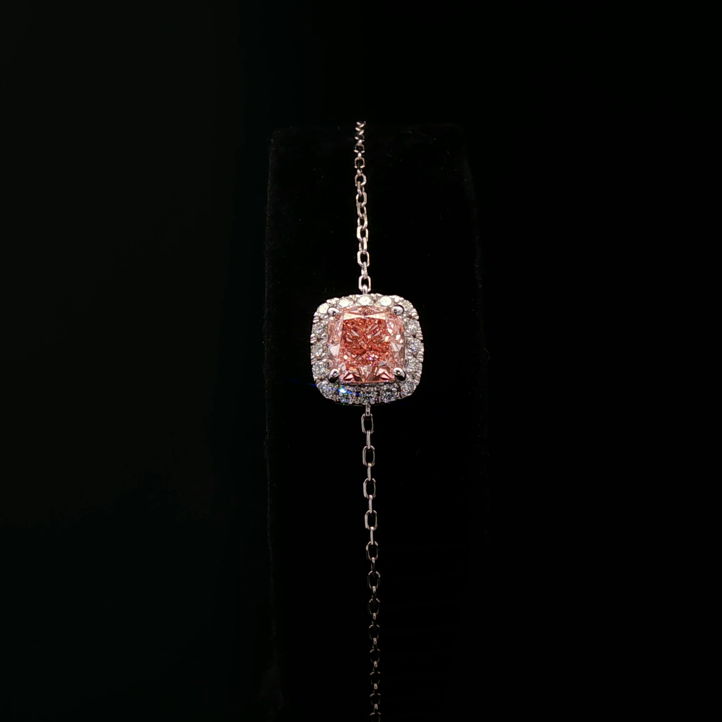 IGI Cushion Fancy Vivid Pink VS1  1.30ct - 7900$ HKD