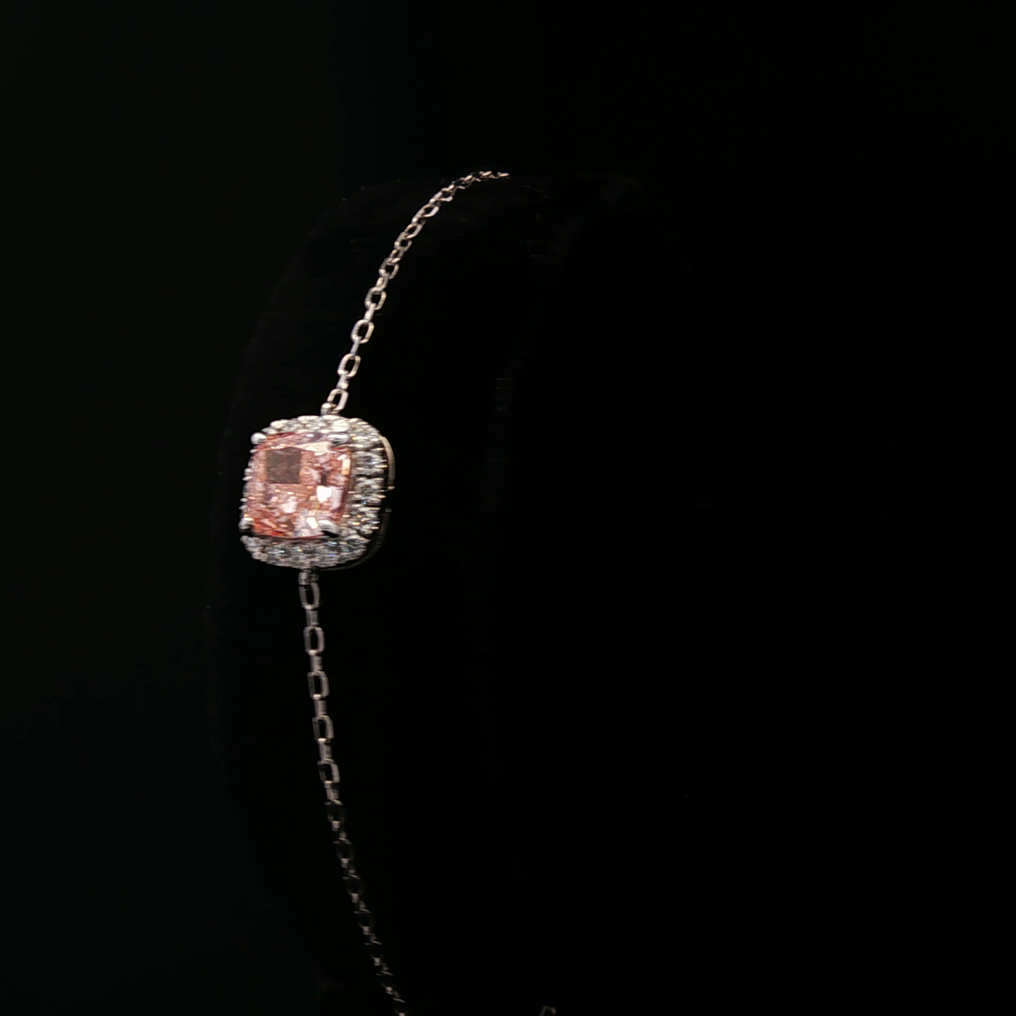 IGI Cushion Fancy Vivid Pink VS1  1.30ct - 7900$ HKD