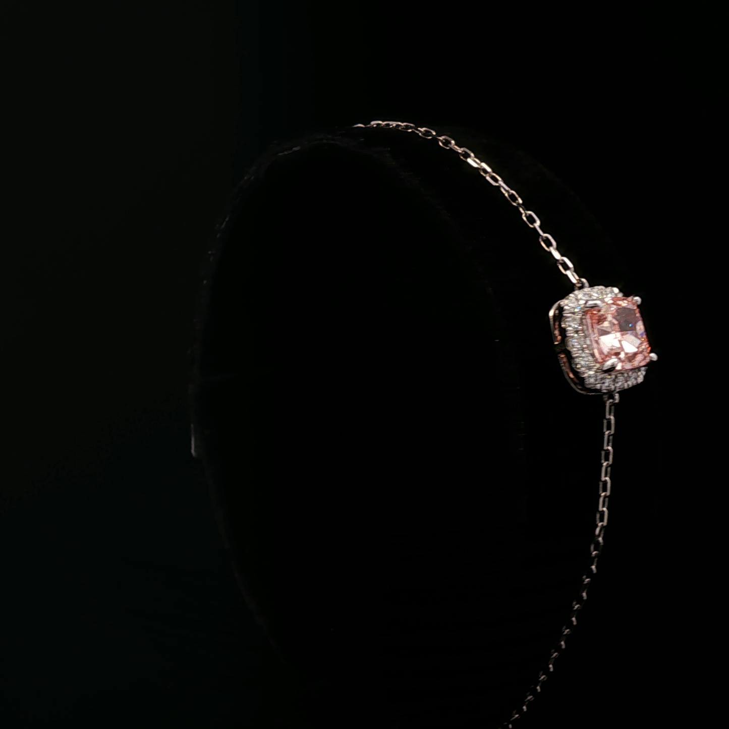 IGI Cushion Fancy Vivid Pink VS1  1.30ct - 7900$ HKD