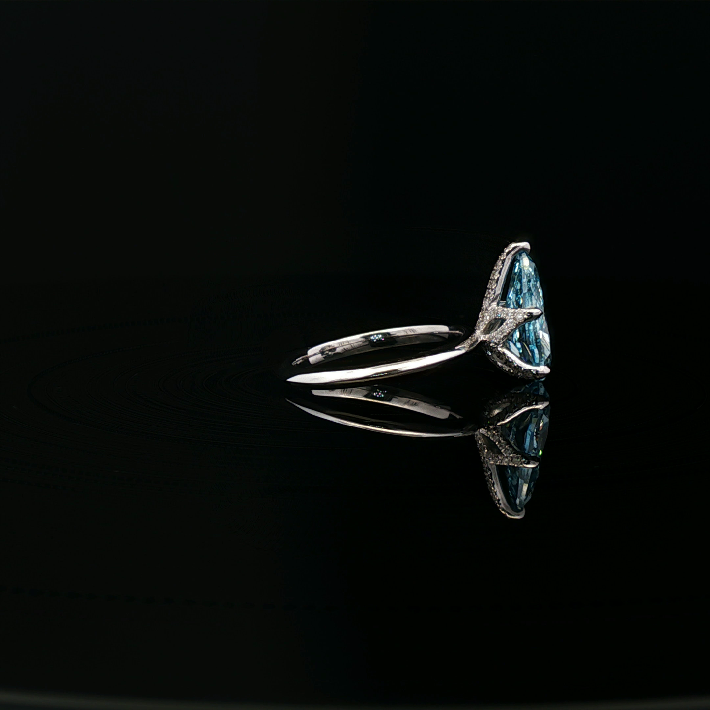 IGI Pear 3.69ct  Fancy Vivid Blue VS1