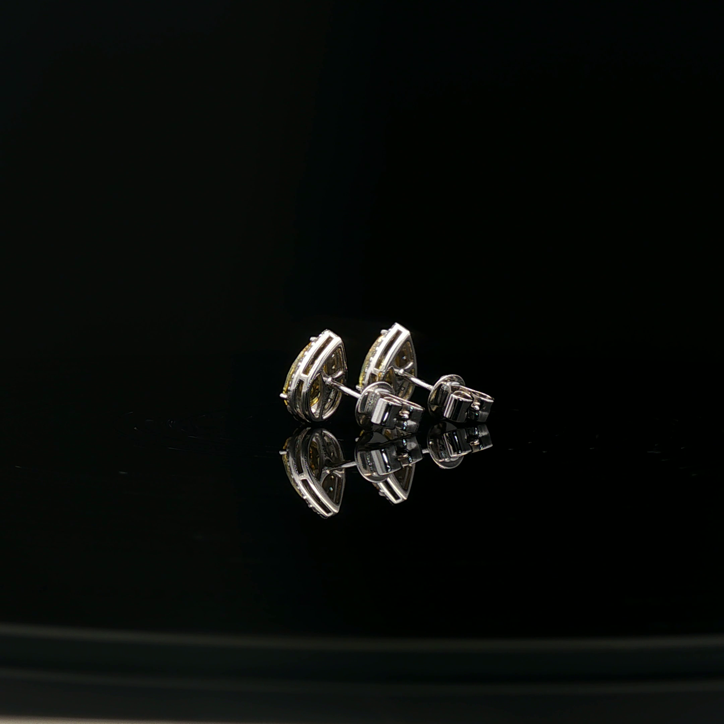 IGI Yellow Pear 0.76ct & 0.73ct - 8,800$ HKD