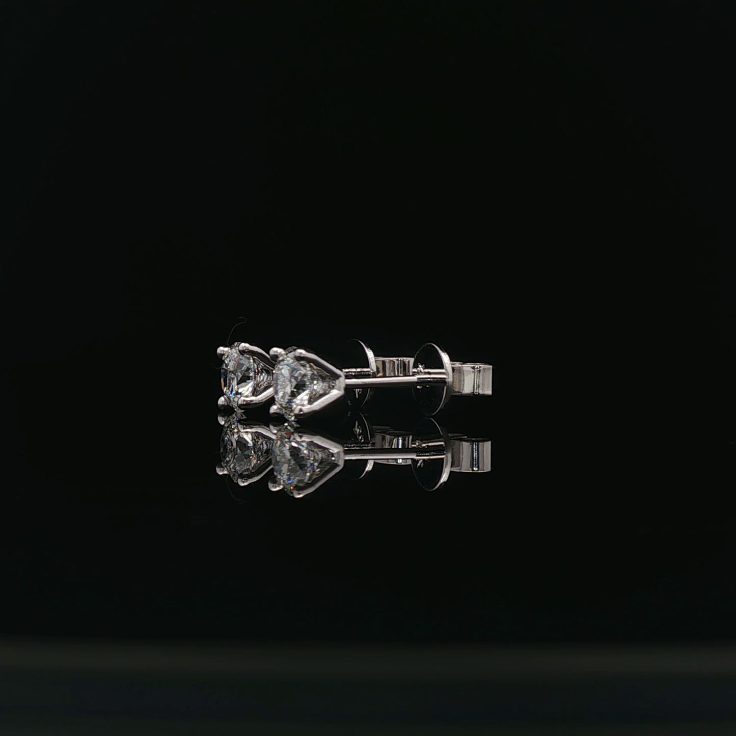 Round 0.5ct Each - 4,500$ HKD