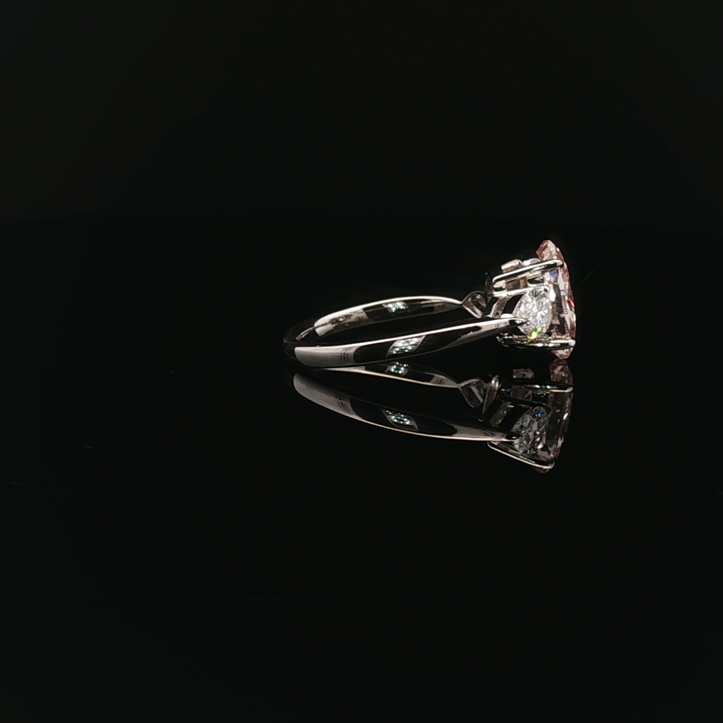 IGI Oval 2.19ct Fancy Vivid Pink VVS2