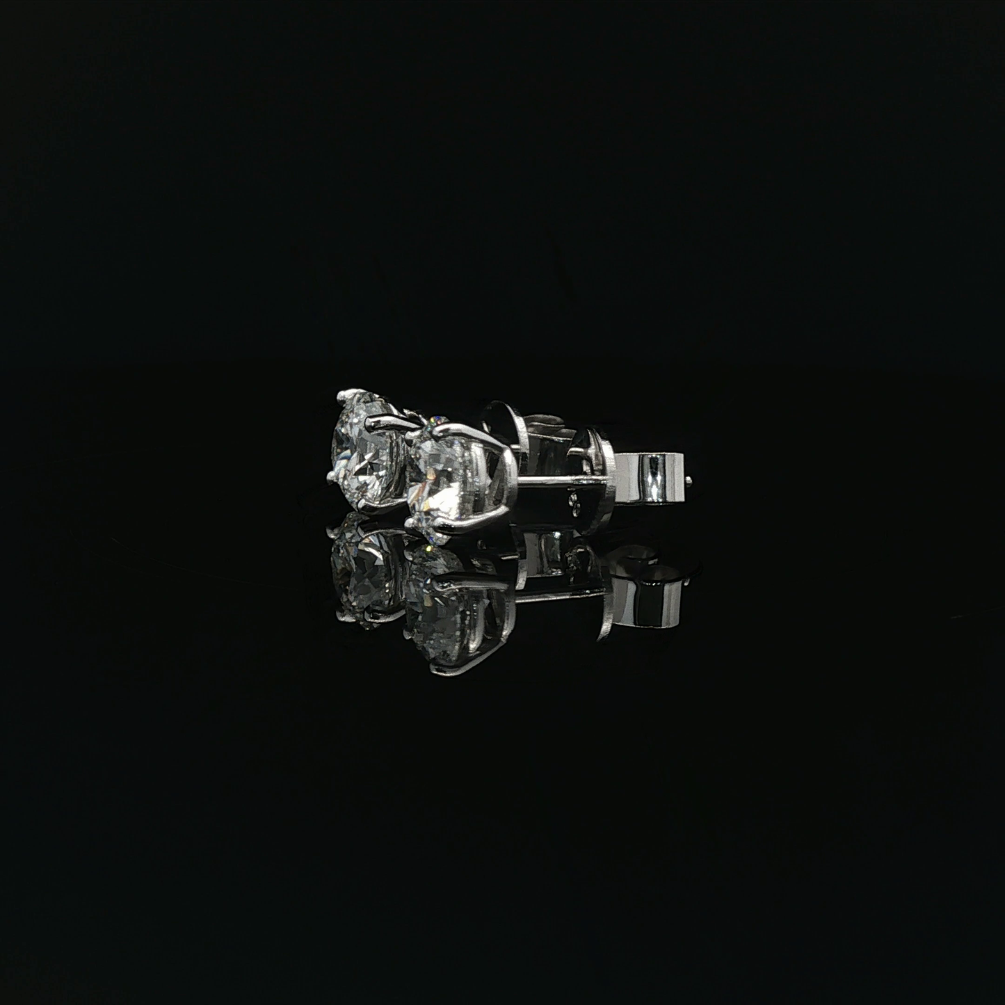 Round 1.59ct D VVS2 - 10,500$ HKD