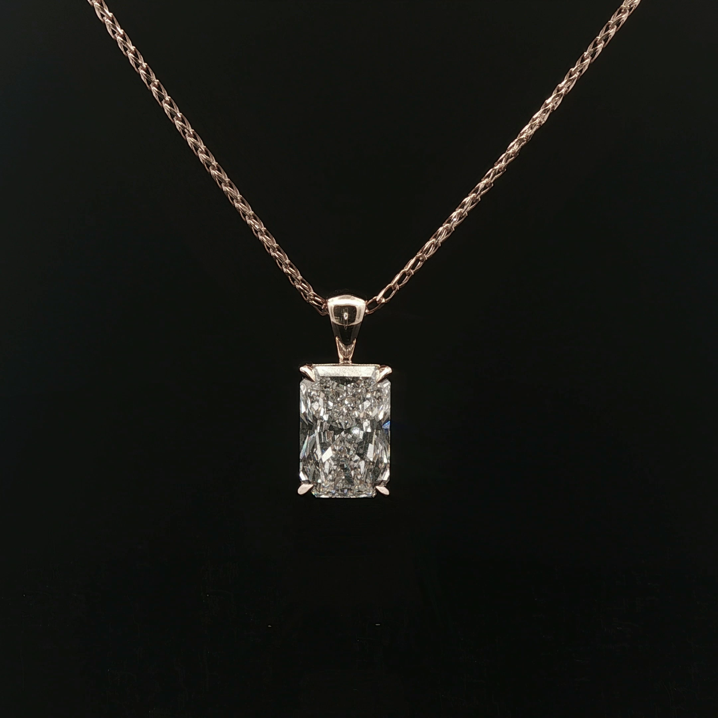 IGI Radiant 5.71ct E VS1 18KR