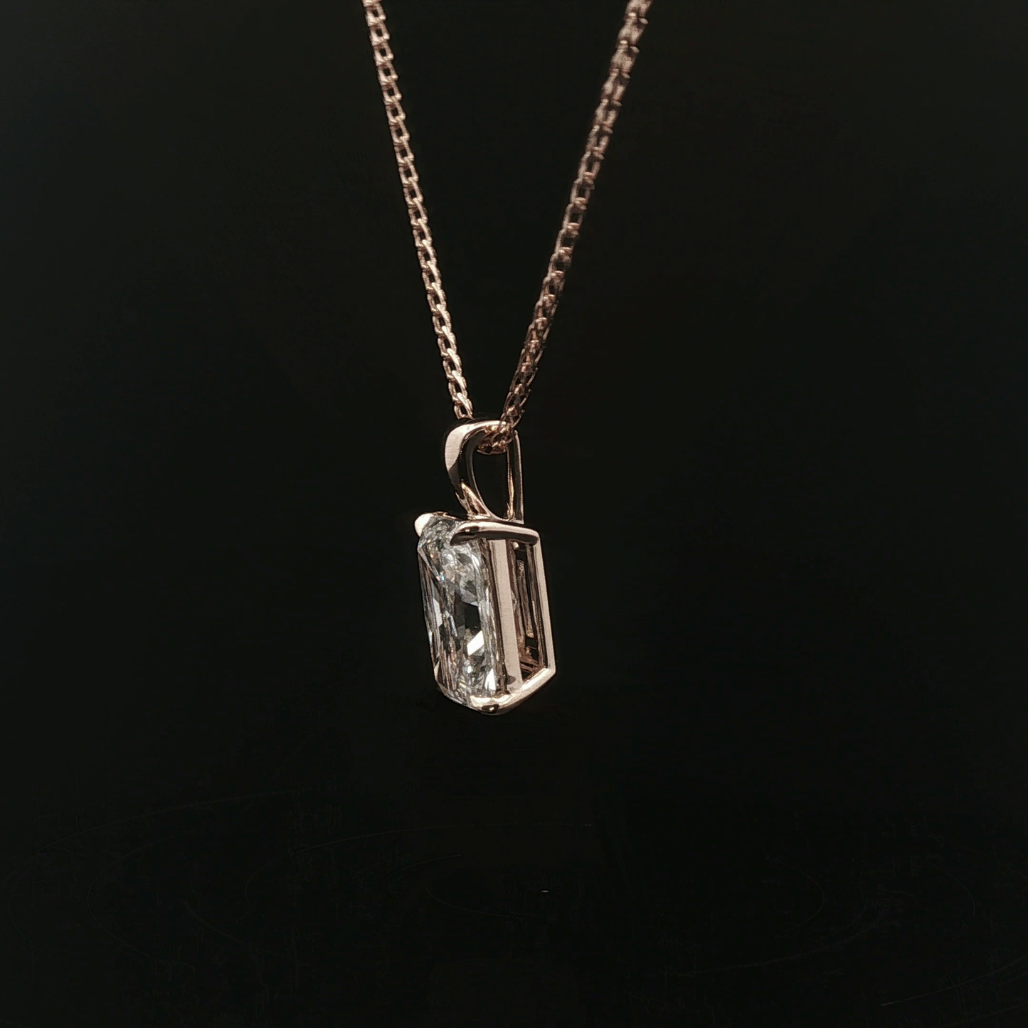 IGI Radiant 5.71ct E VS1 18KR