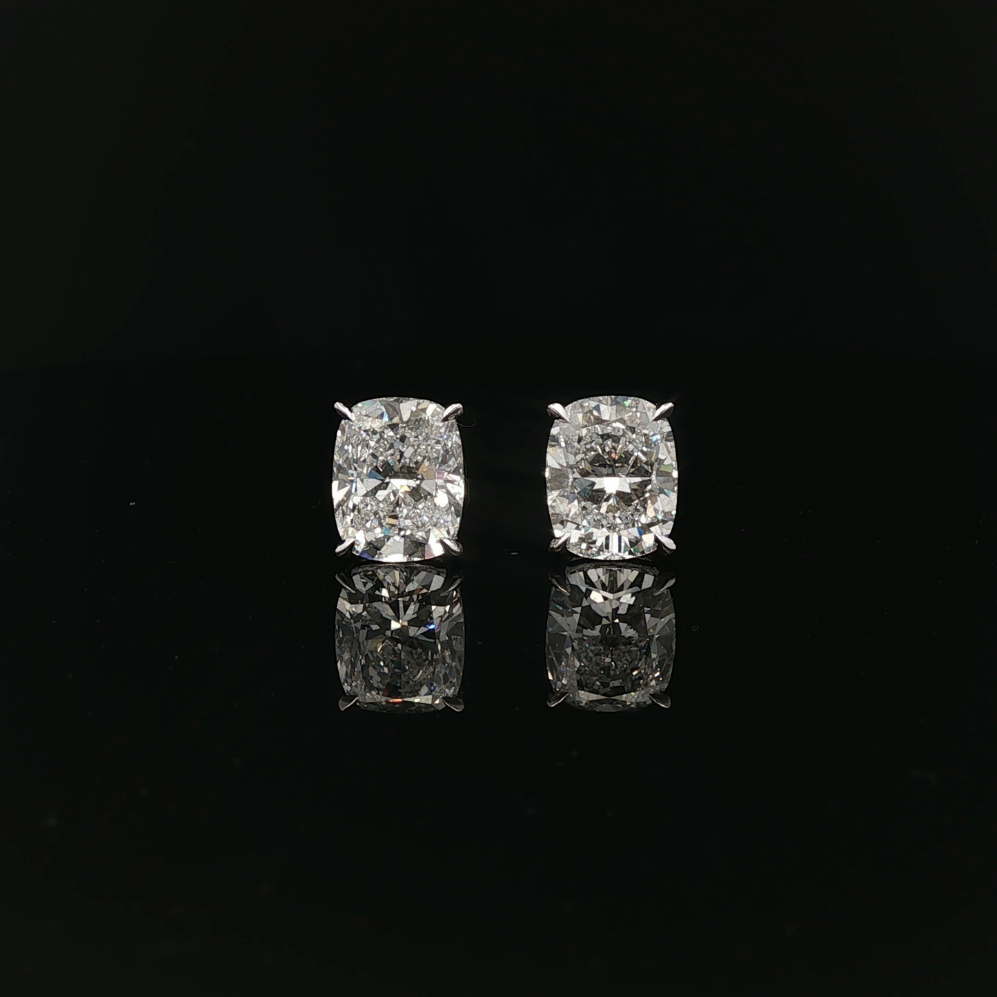 IGI Cushion 3.3ct E VS1 - 26,500$ HKD