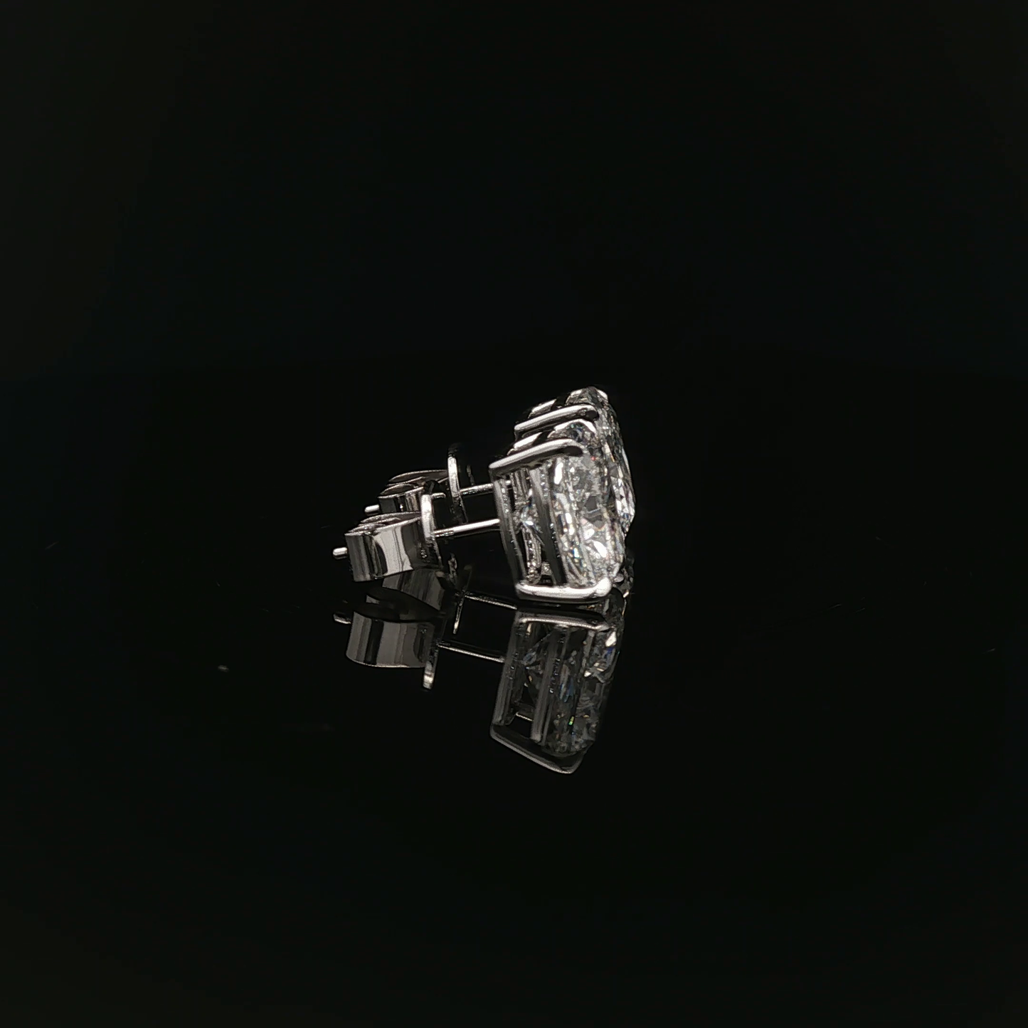 IGI Cushion 3.3ct E VS1 - 26,500$ HKD