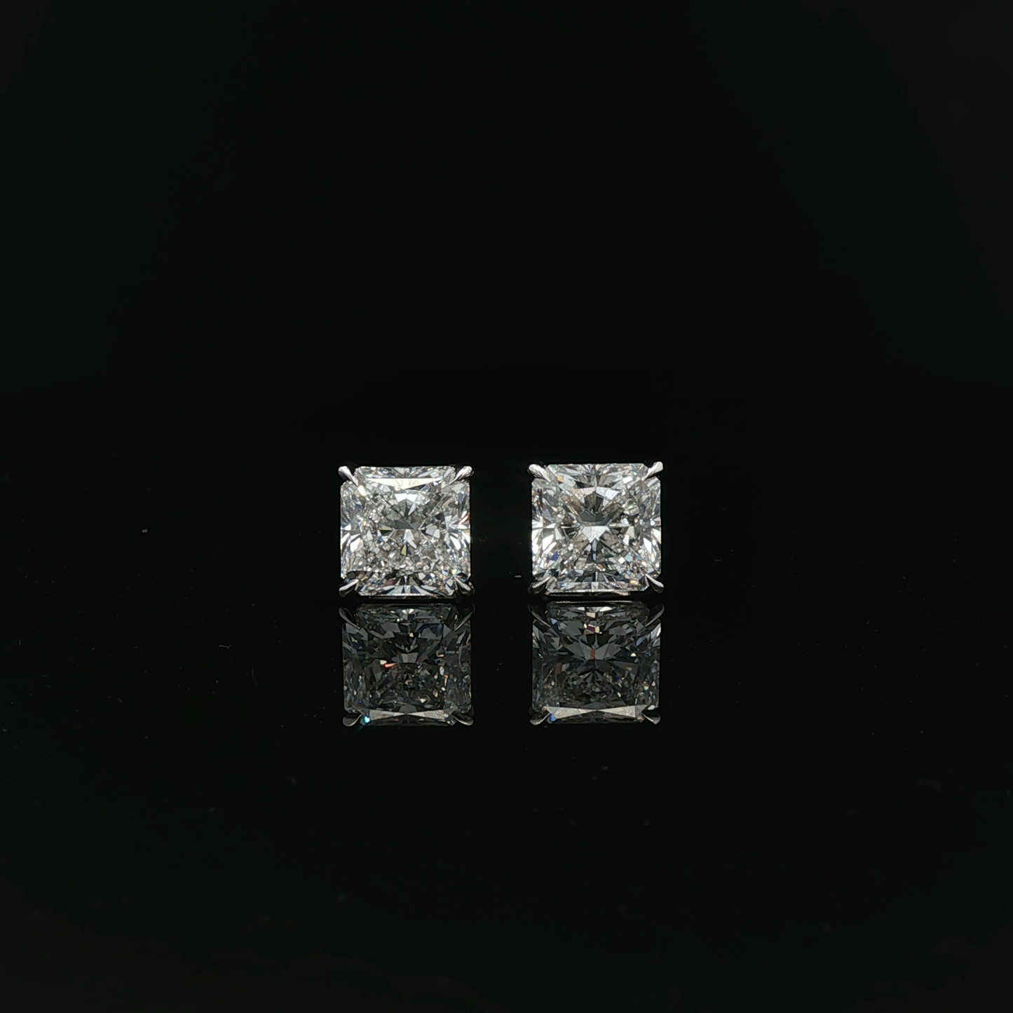 IGI Sq Radiant 3.03ct D VVS2 Each - 26,500$ HKD