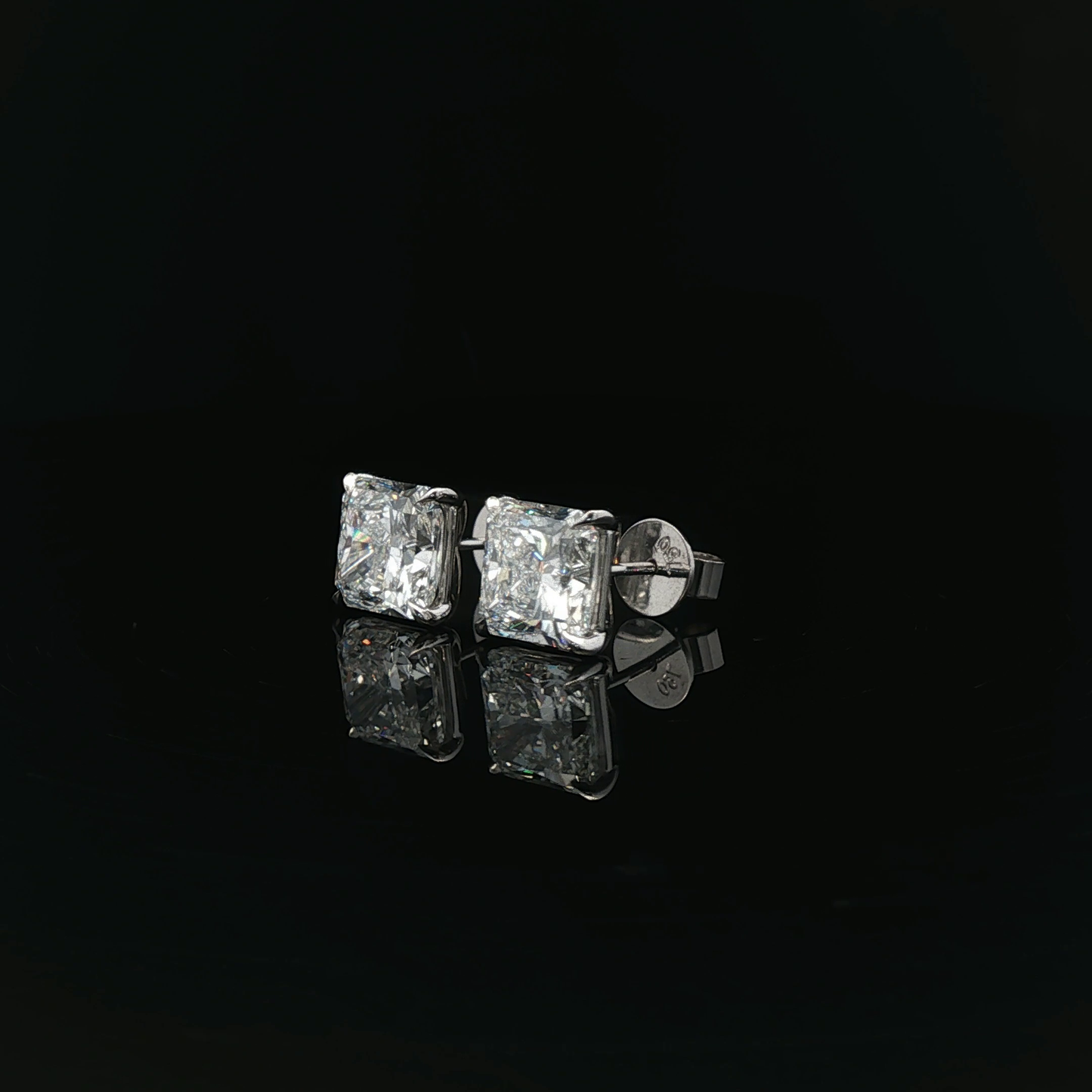 IGI Sq Radiant 3.03ct D VVS2 Each - 26,500$ HKD