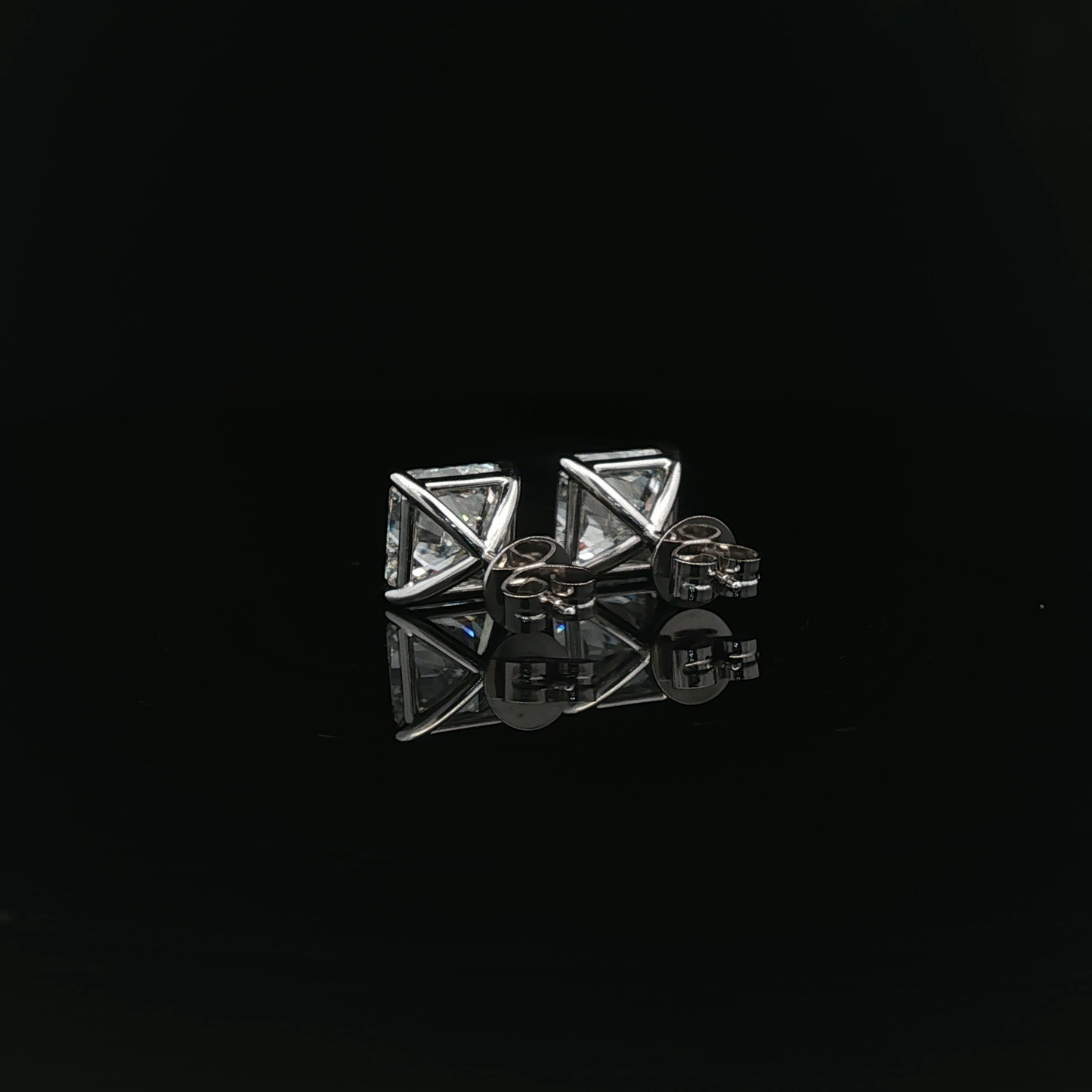 IGI Sq Radiant 3.03ct D VVS2 Each - 26,500$ HKD
