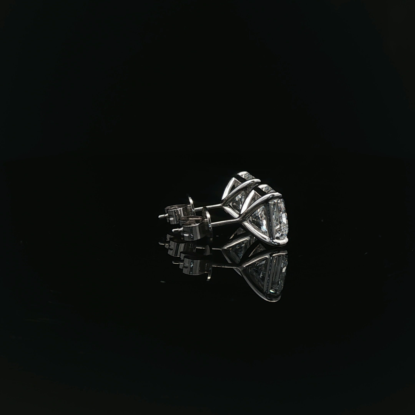 IGI Sq Radiant 3.03ct D VVS2 Each - 26,500$ HKD