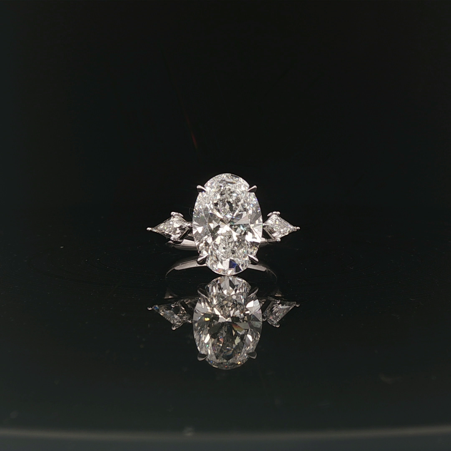IGI Oval 3.01ct D VS1 18K/W