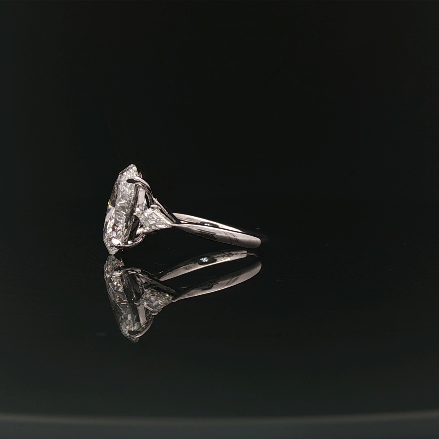 IGI Oval 3.01ct D VS1 18K/W