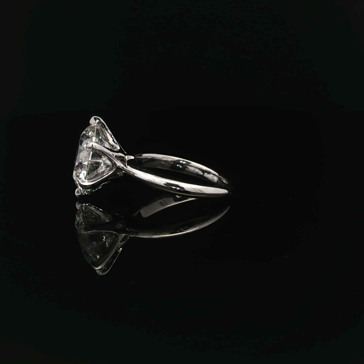 IGI Round 8.11ct D VVS2 18k/W