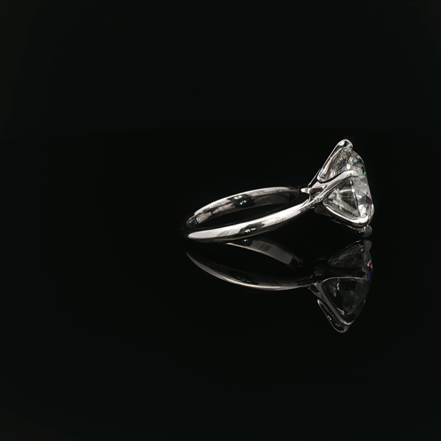 IGI Round 8.11ct D VVS2 18k/W