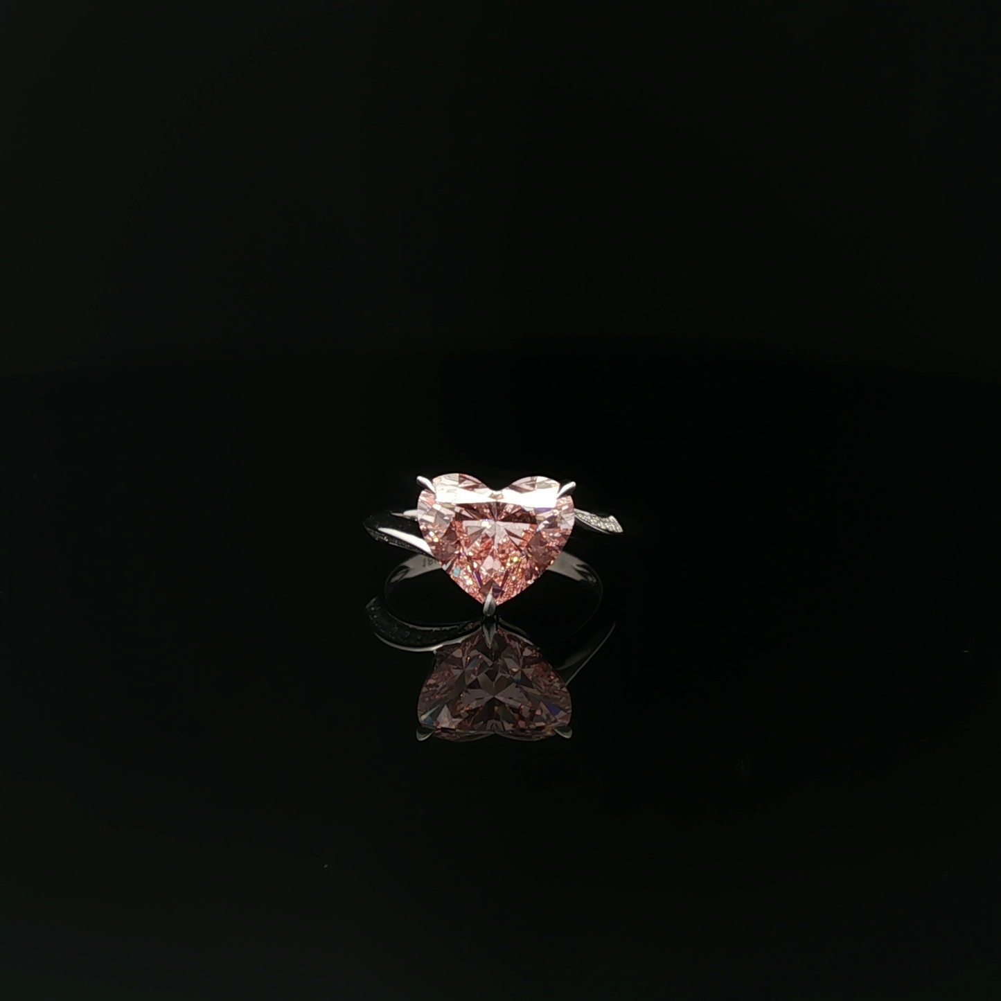 IGI Heart 4.04ct Fancy Vivid Pink VS1 18k/w
