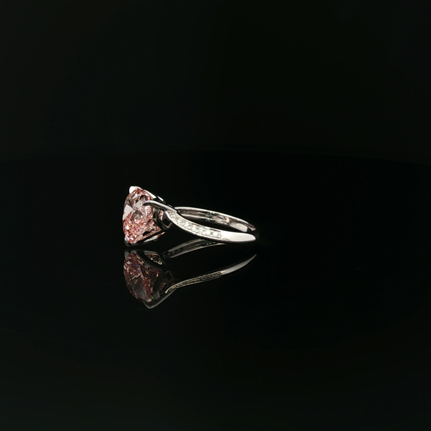 IGI Heart 4.04ct Fancy Vivid Pink VS1 18k/w