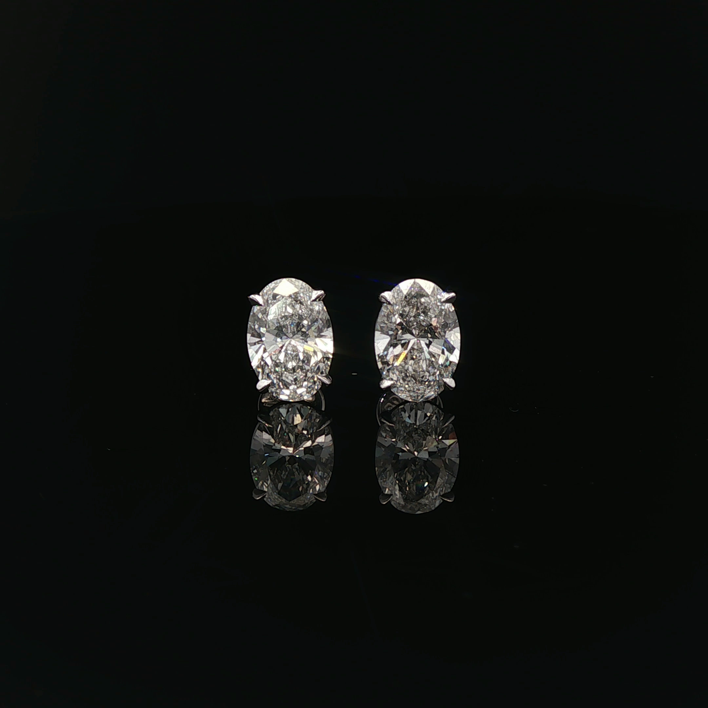IGI Oval 2ct D VVS - 16,900$ HKD