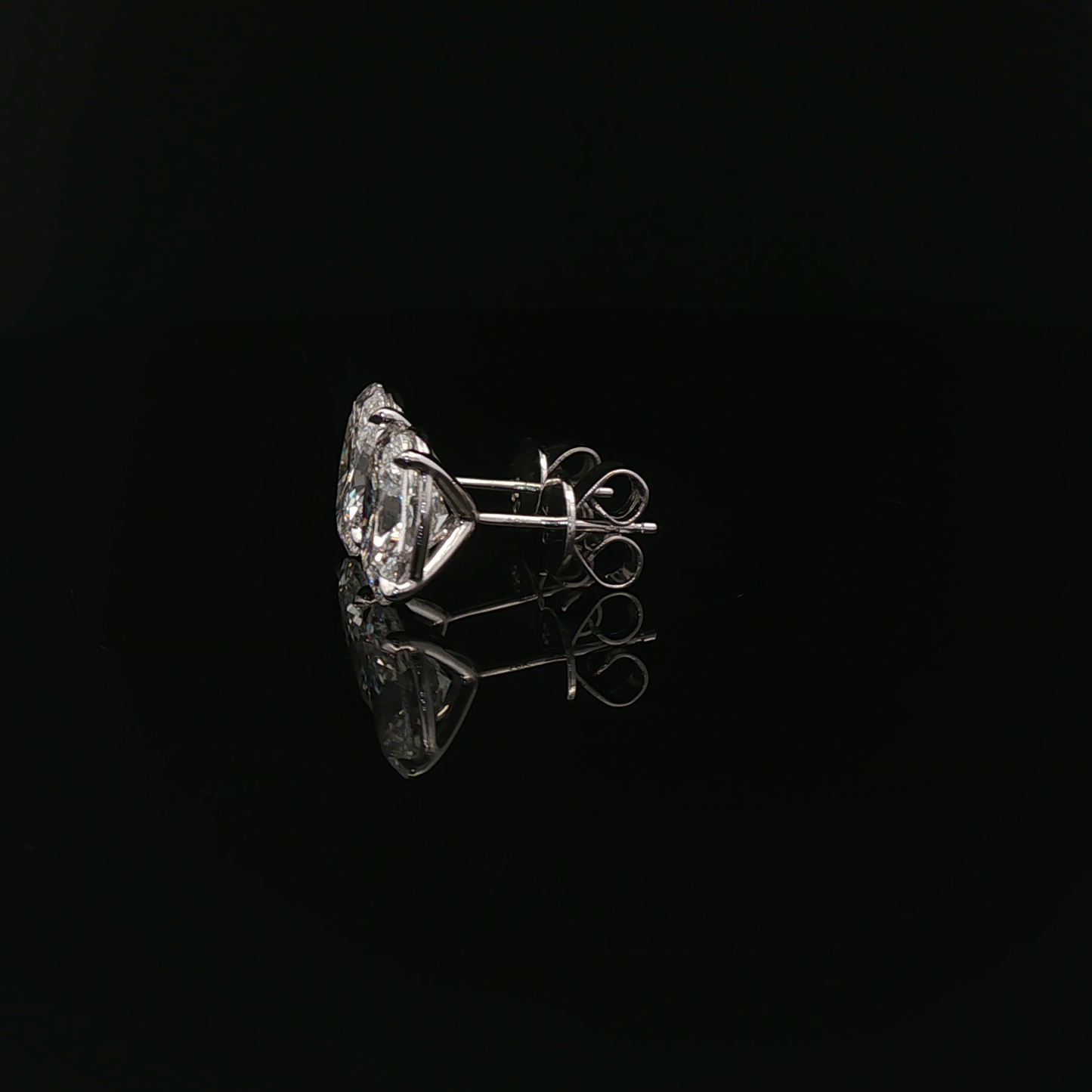 IGI Oval 2ct D VVS - 16,900$ HKD