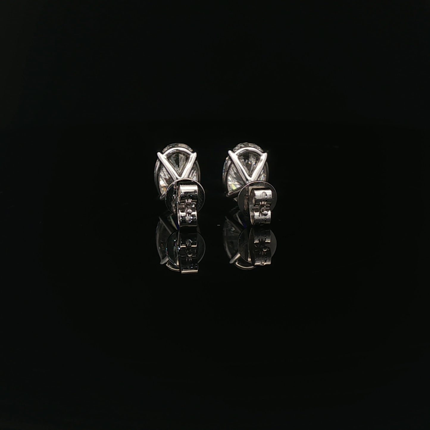 IGI Oval 2ct D VVS - 16,900$ HKD