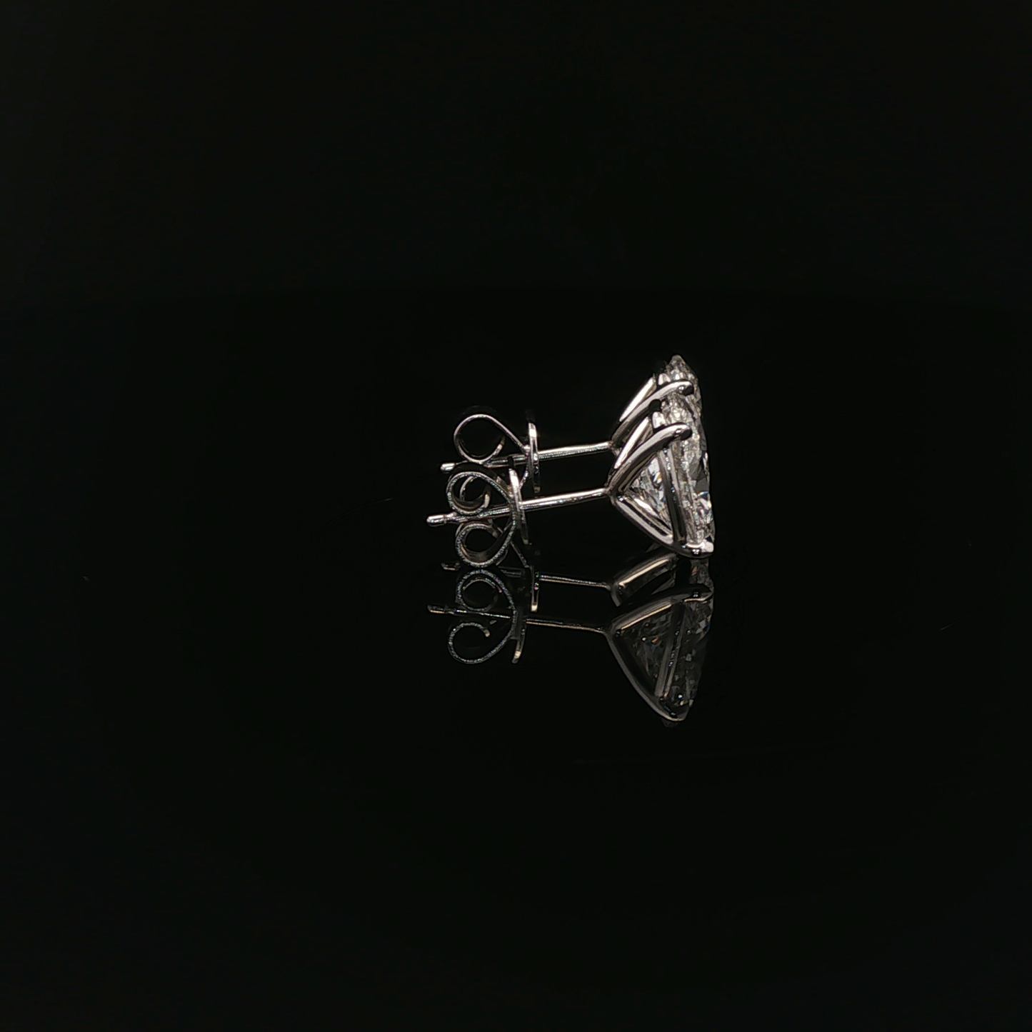IGI Oval 2ct D VVS - 16,900$ HKD