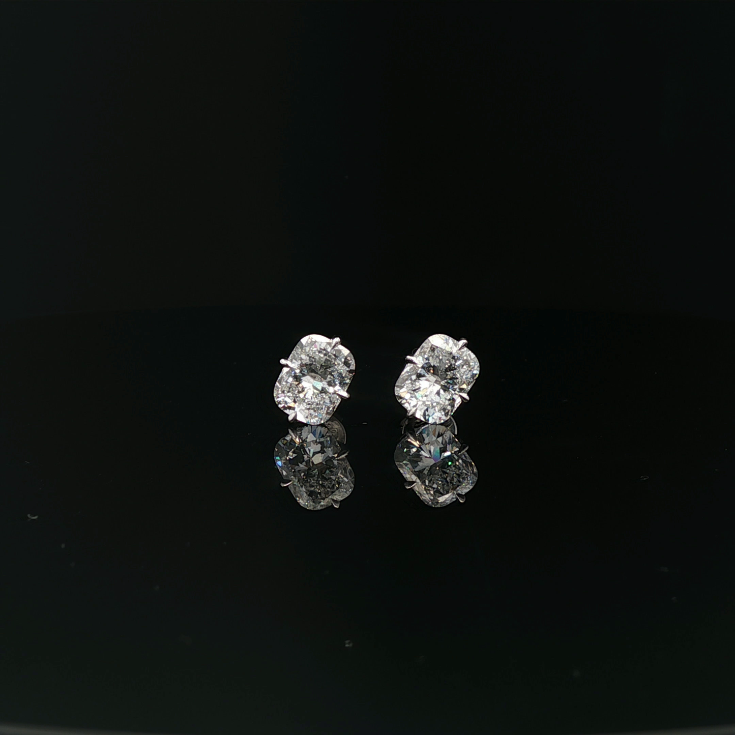IGI Cushion 2.00 ct D VVS2 - 16,900$ HKD