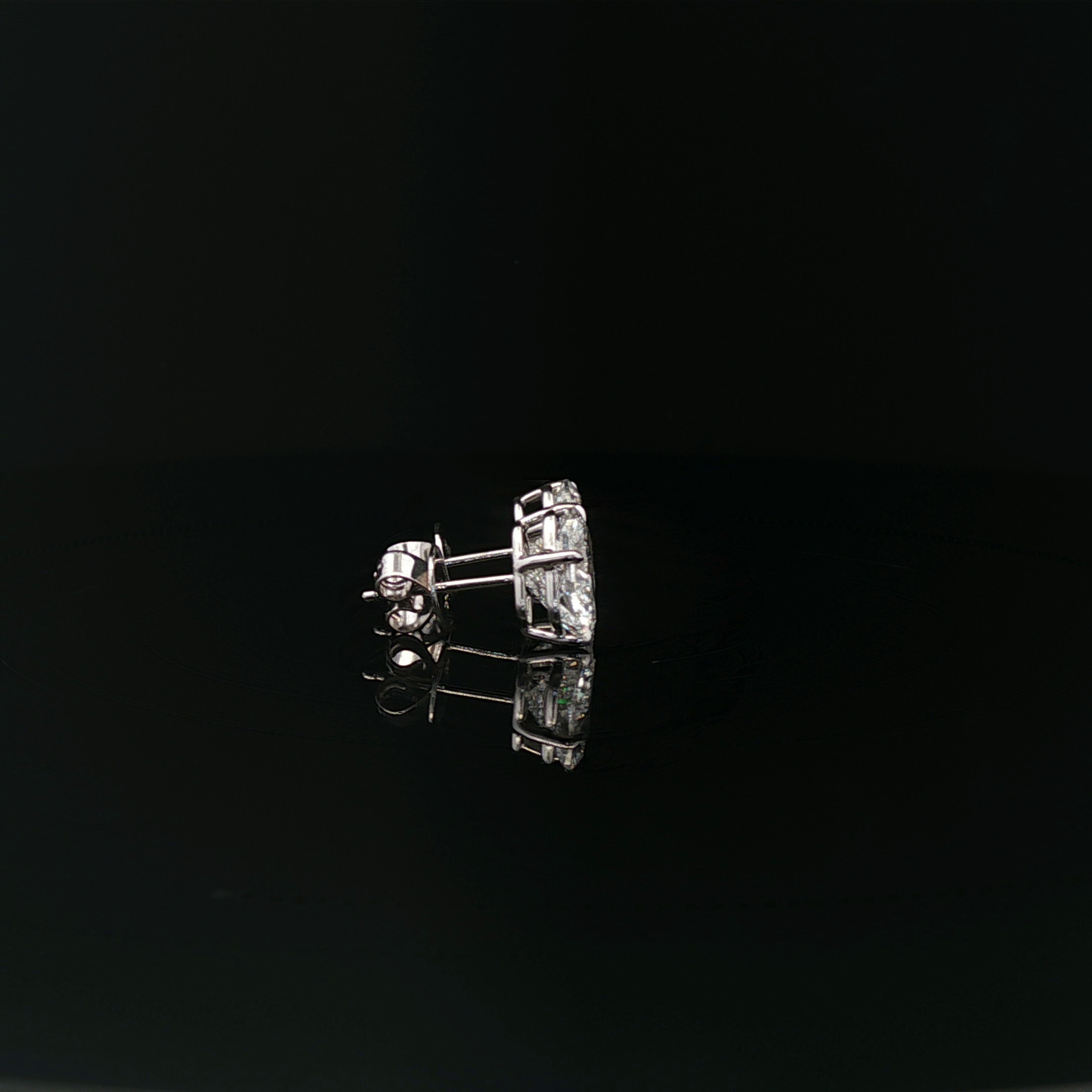IGI Cushion 2.00 ct D VVS2 - 16,900$ HKD